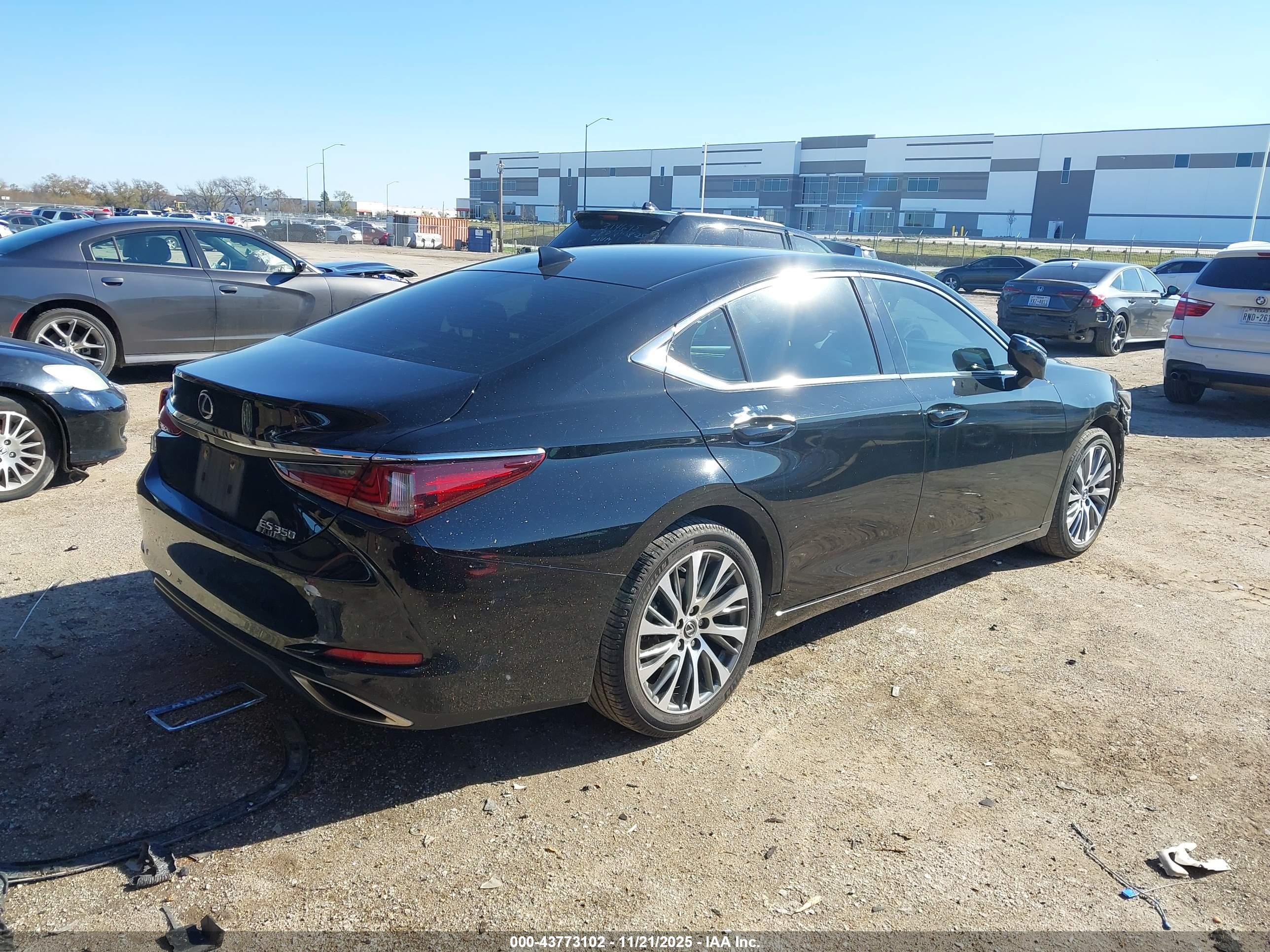 LEXUS ES image 4