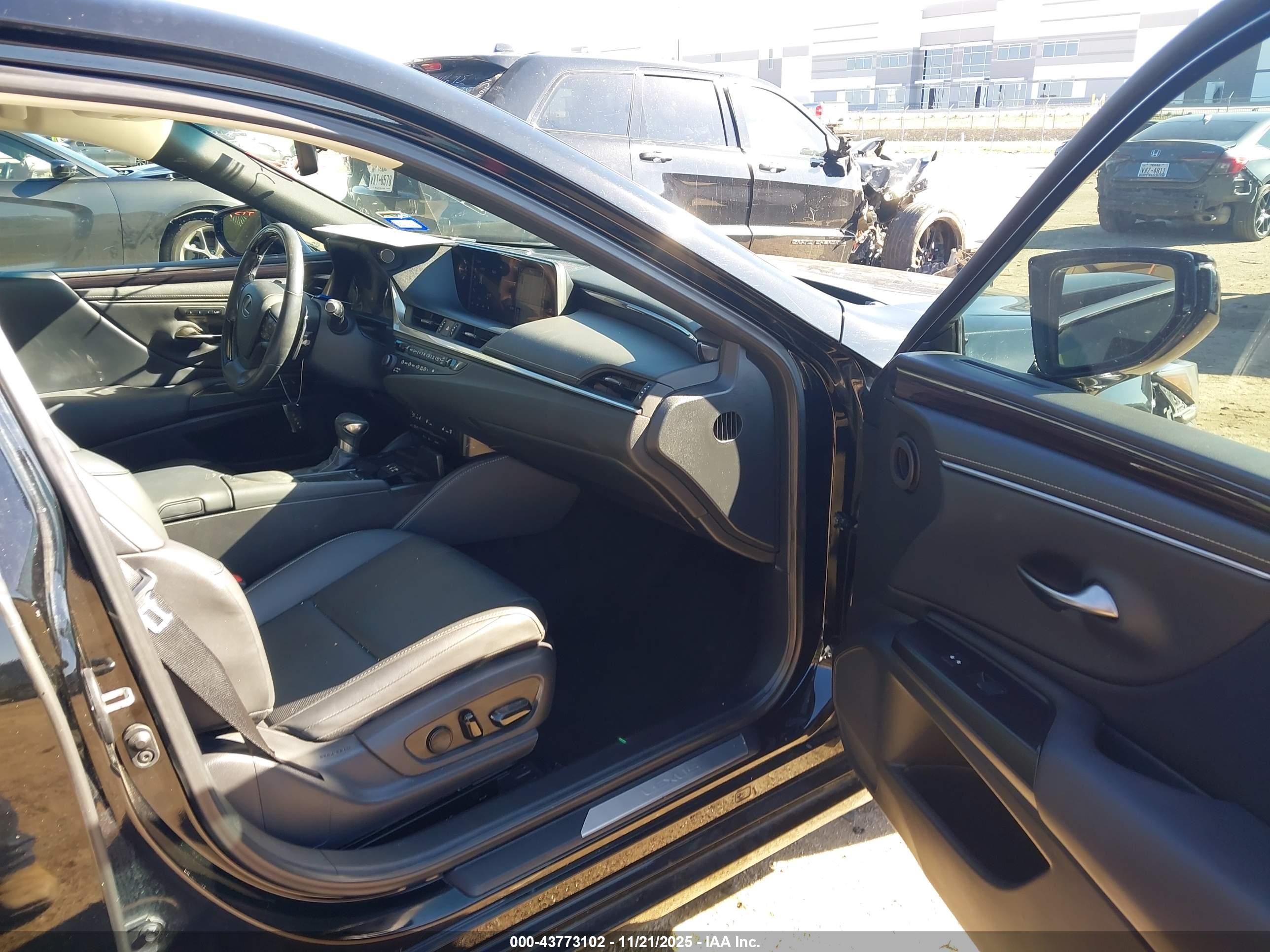 LEXUS ES image 5