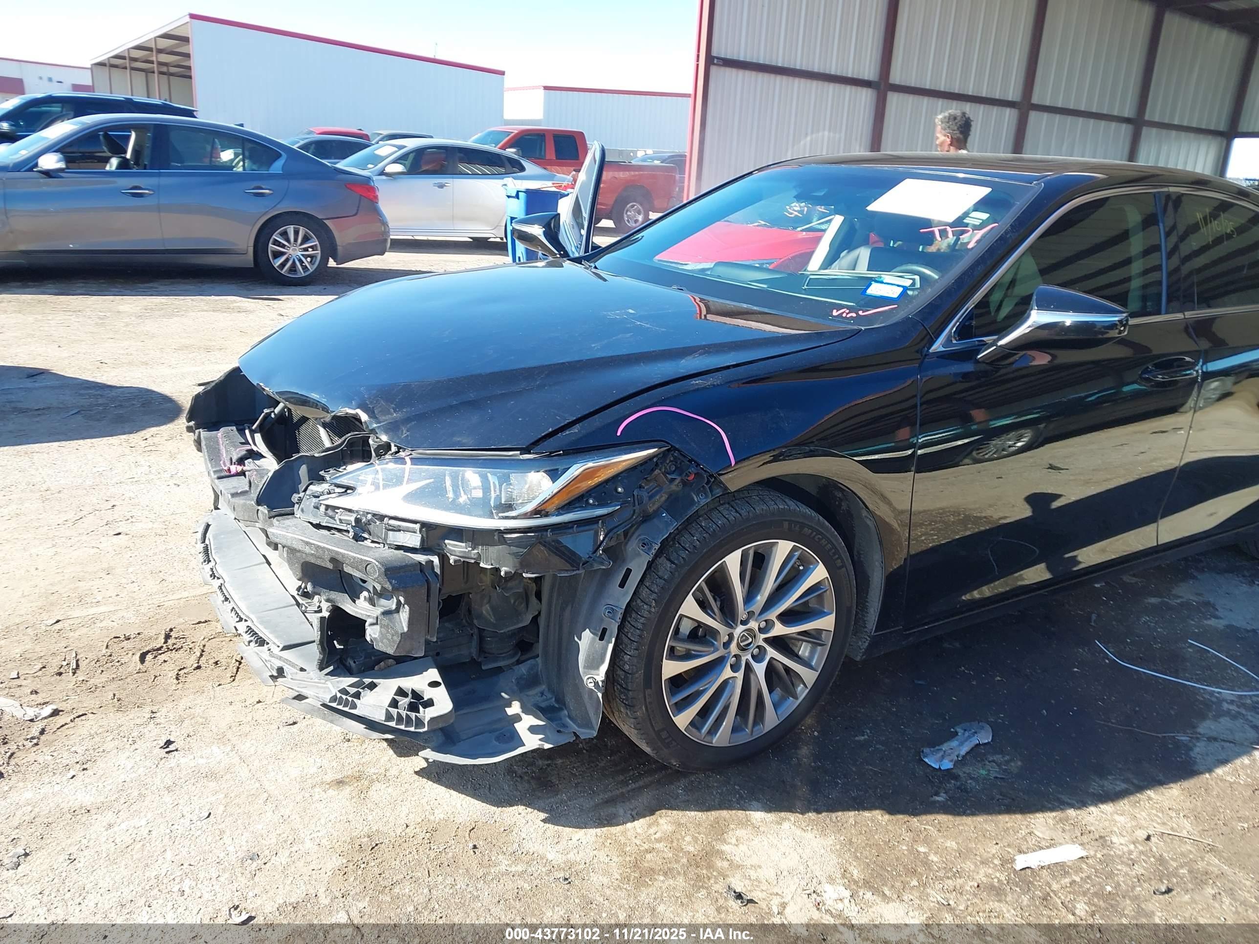 LEXUS ES image 6
