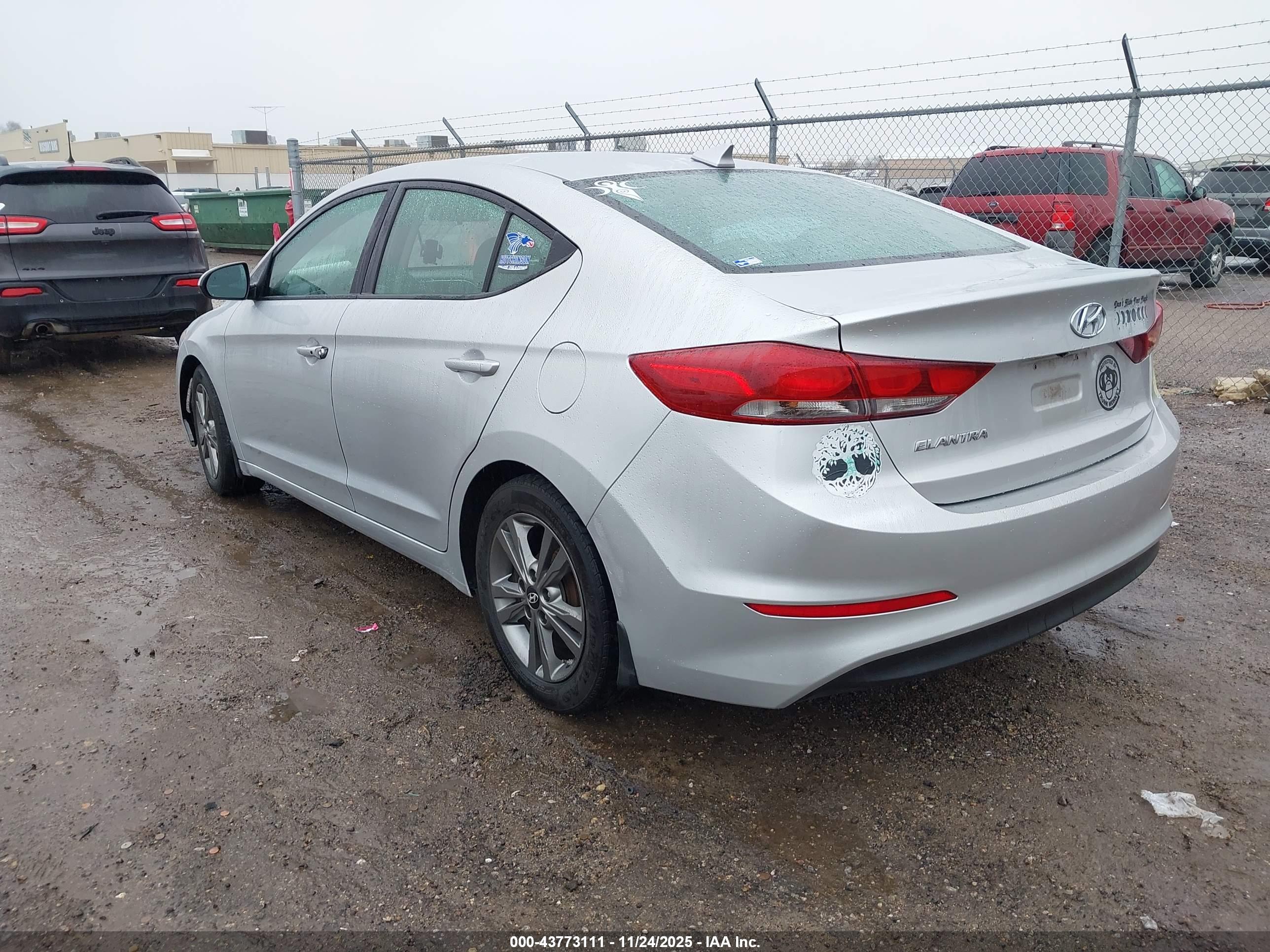 HYUNDAI ELANTRA image 3