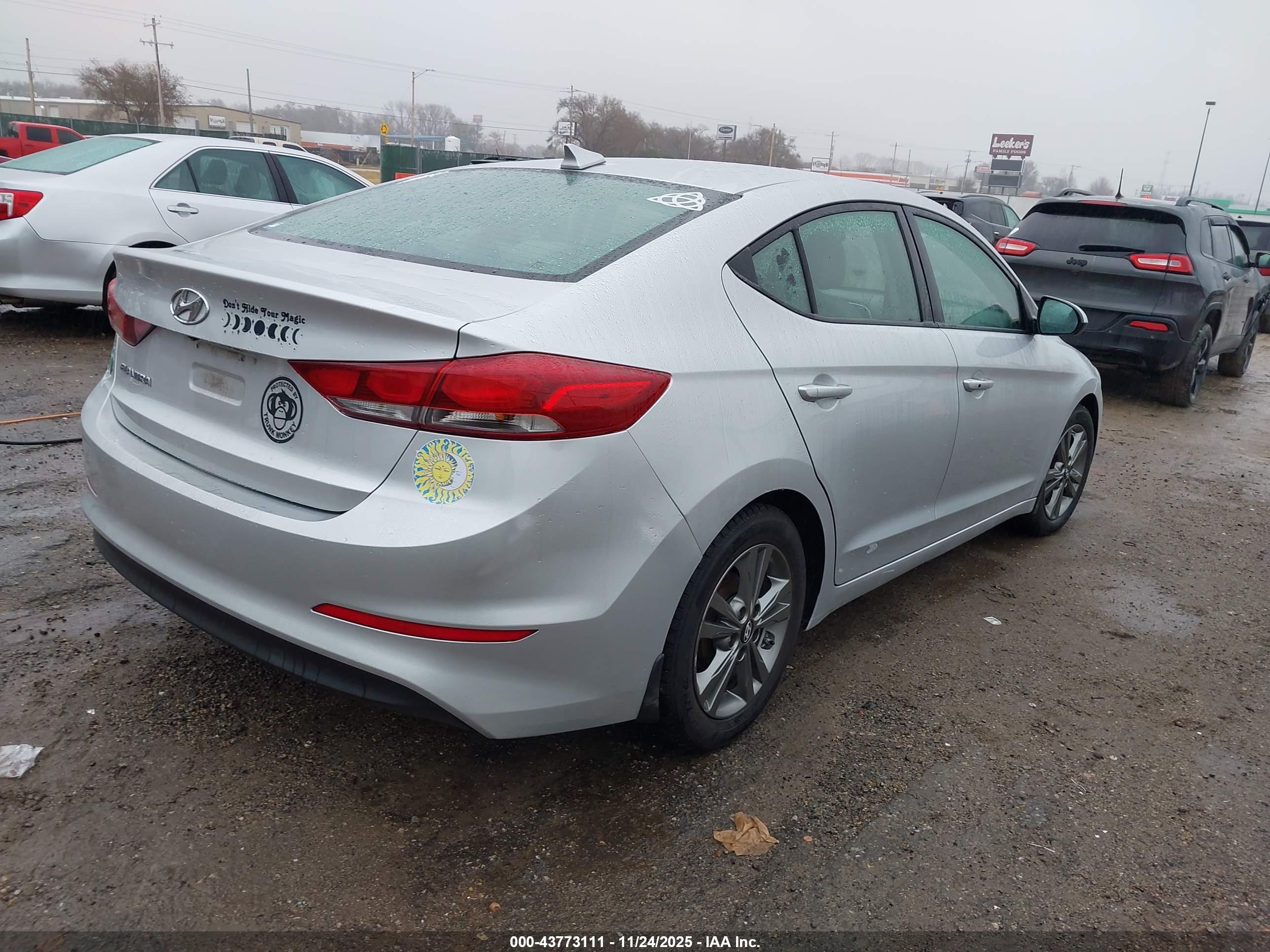 HYUNDAI ELANTRA image 4