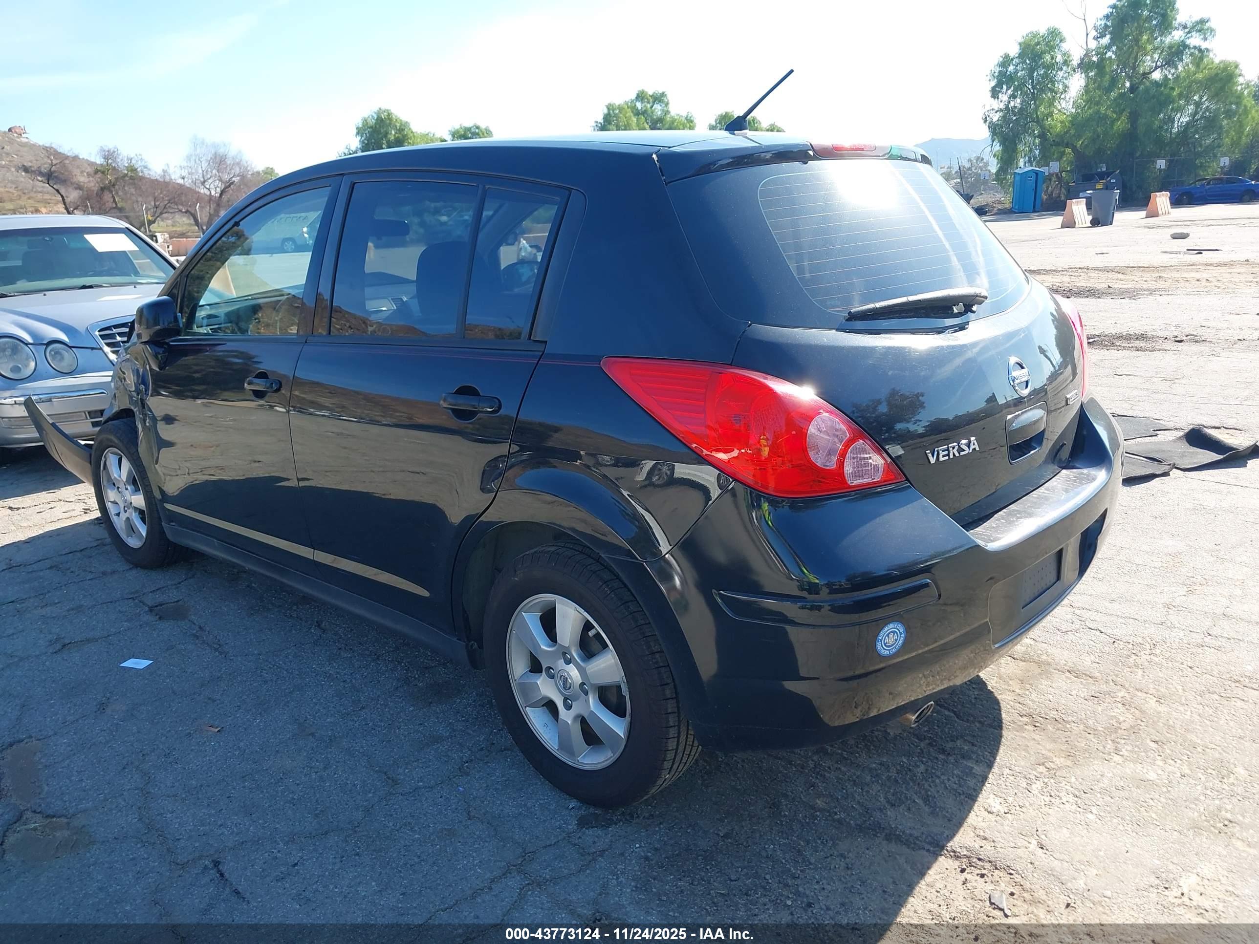 NISSAN VERSA image 3