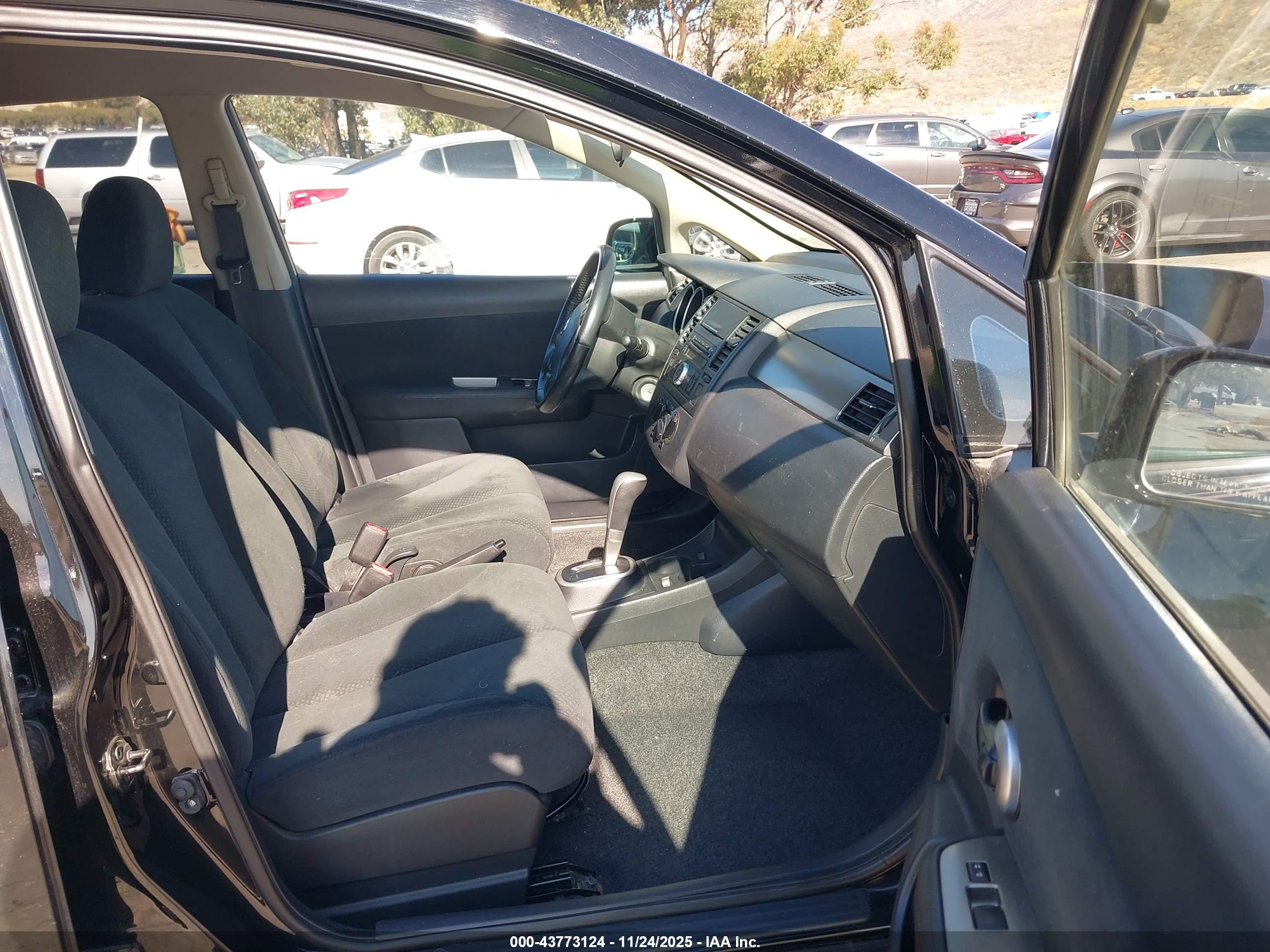 NISSAN VERSA image 5