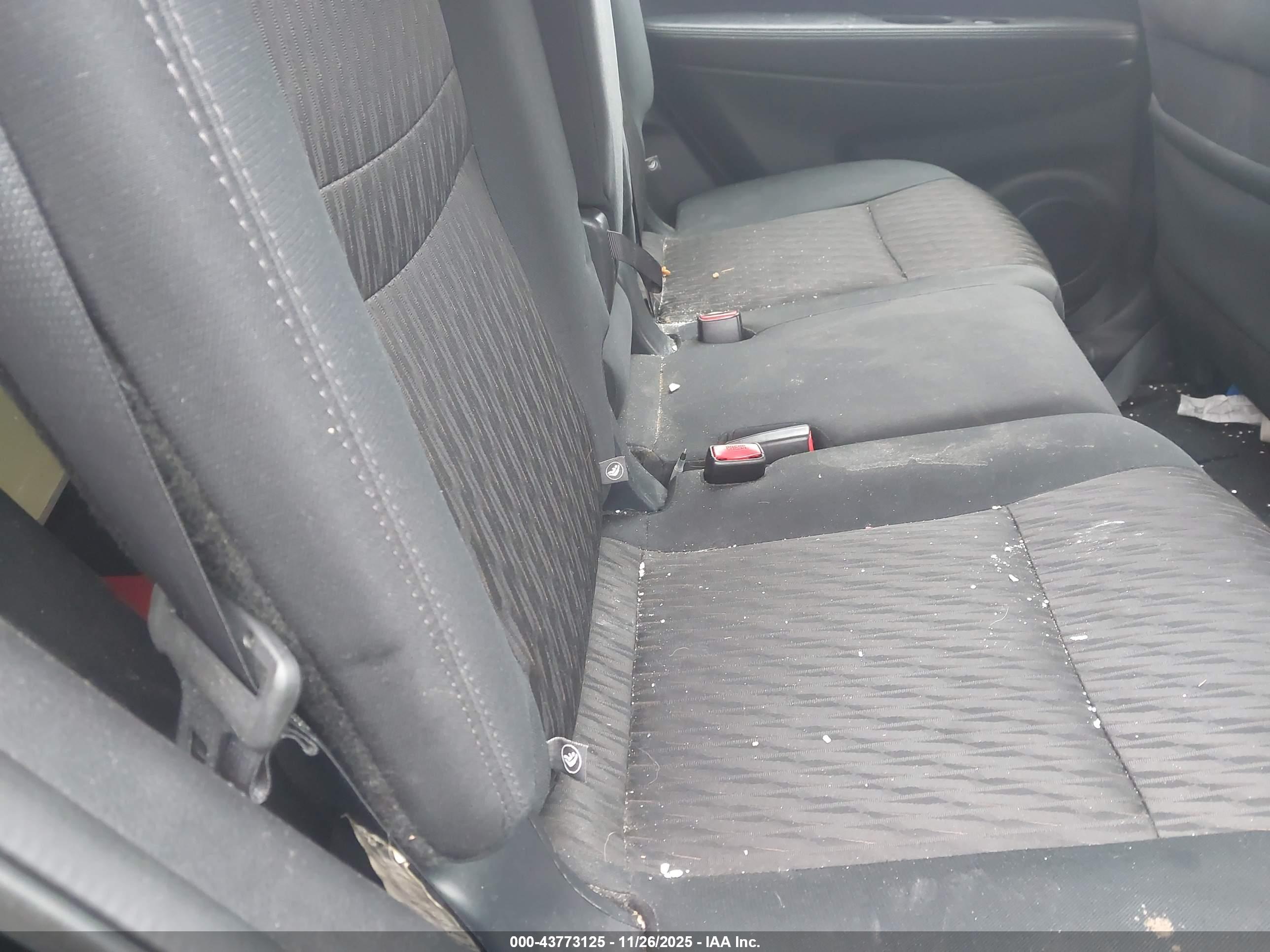 NISSAN ROGUE image 8
