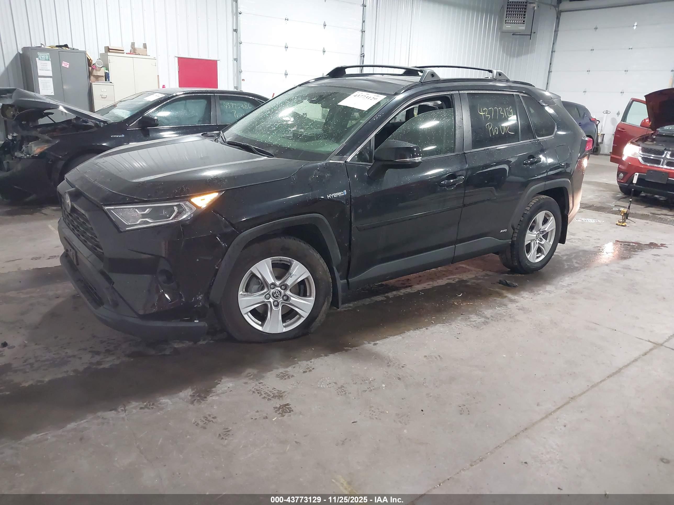 TOYOTA RAV4 image 2