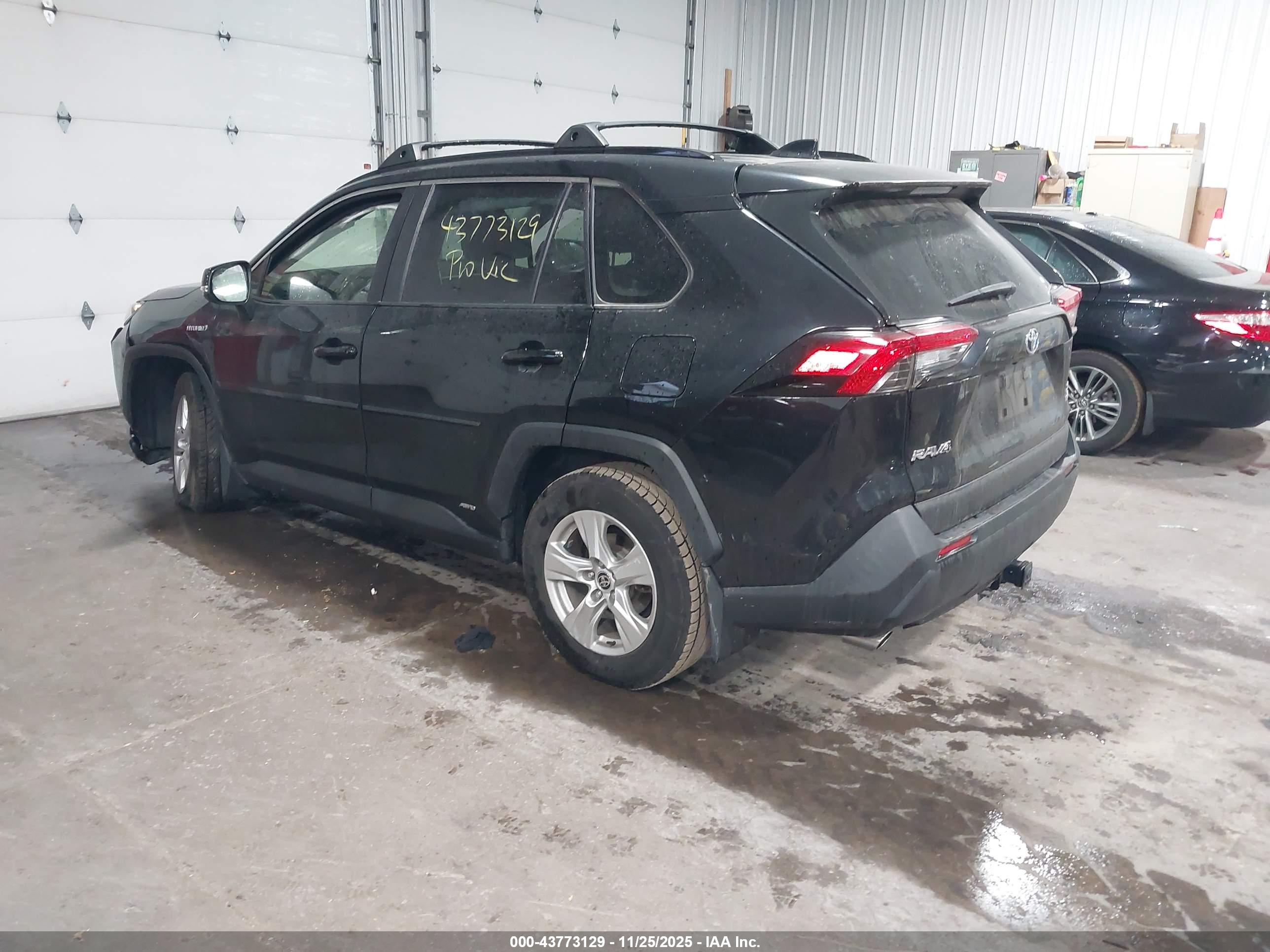 TOYOTA RAV4 image 3
