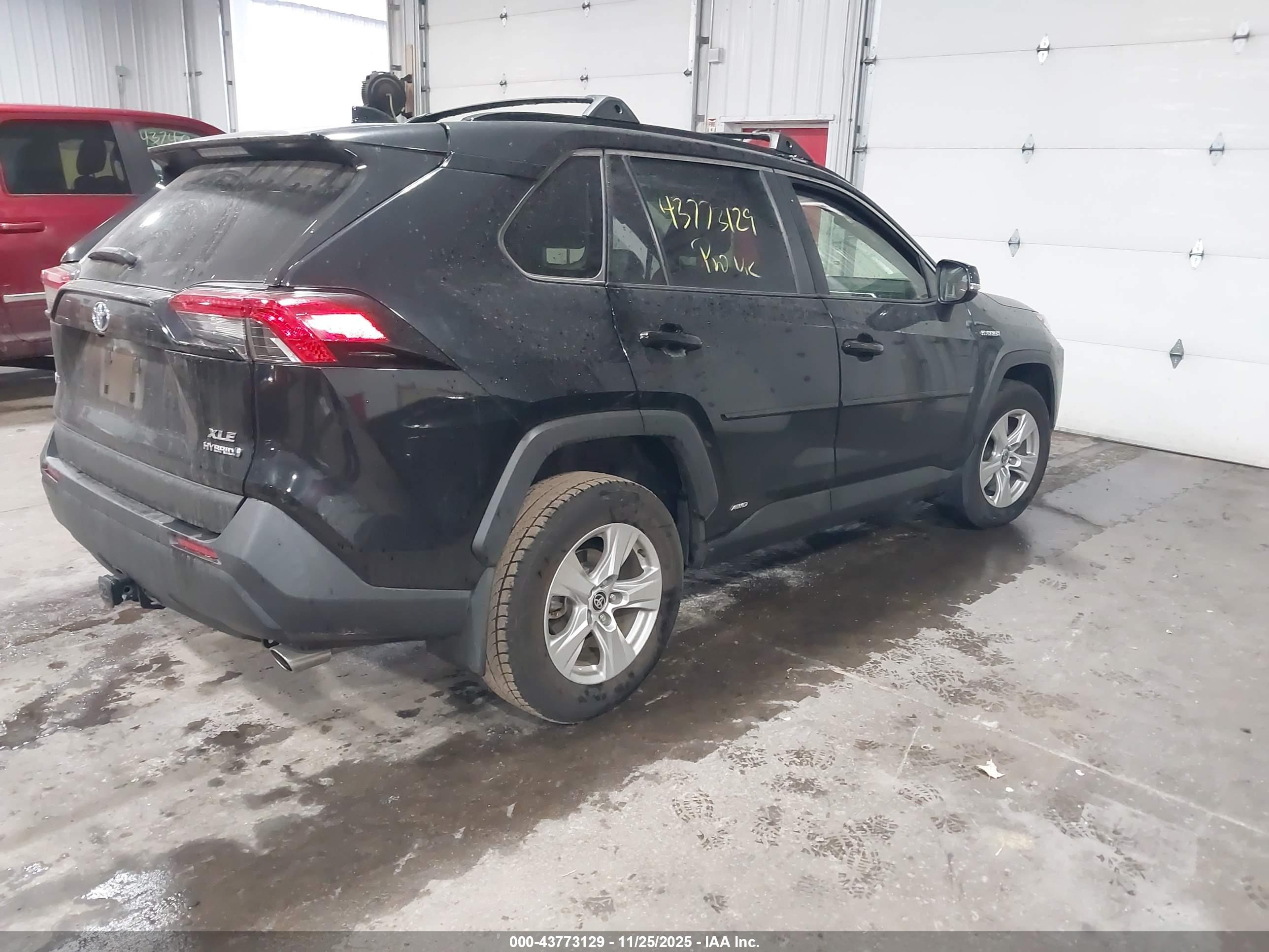 TOYOTA RAV4 image 4