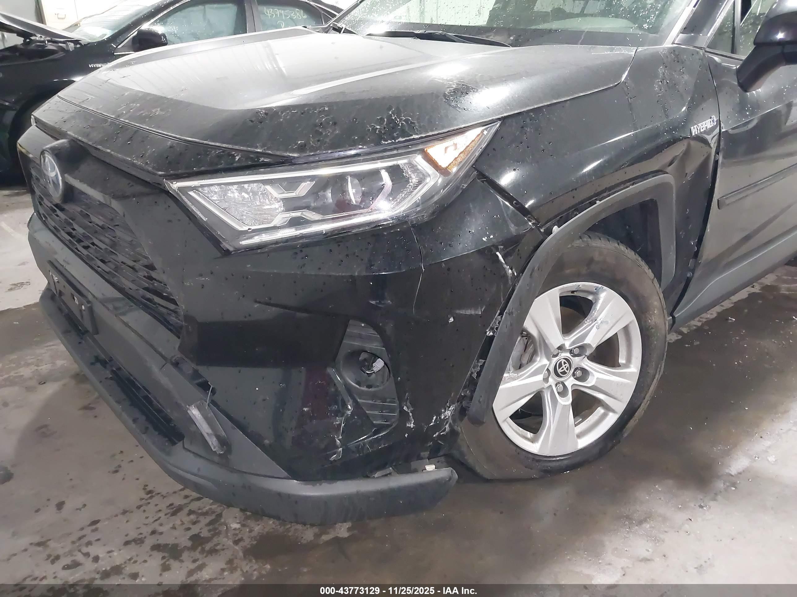 TOYOTA RAV4 image 6