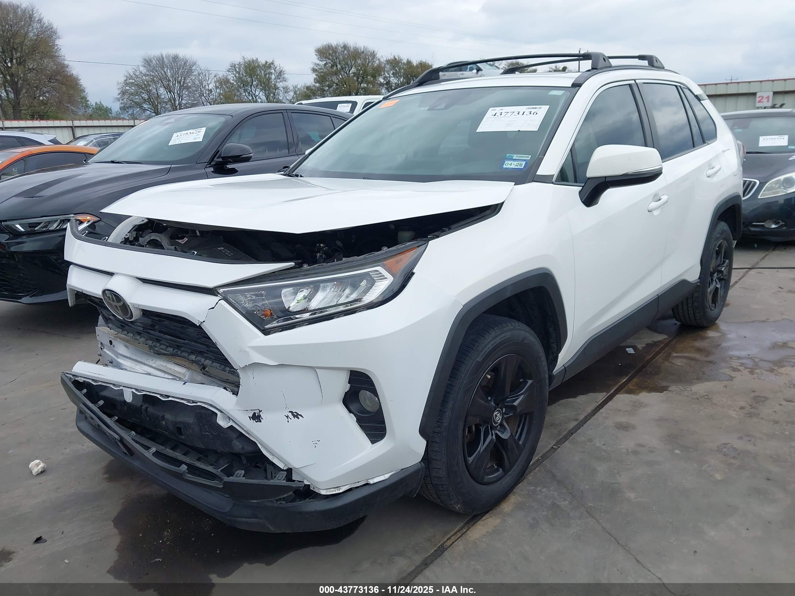 TOYOTA RAV4 image 2