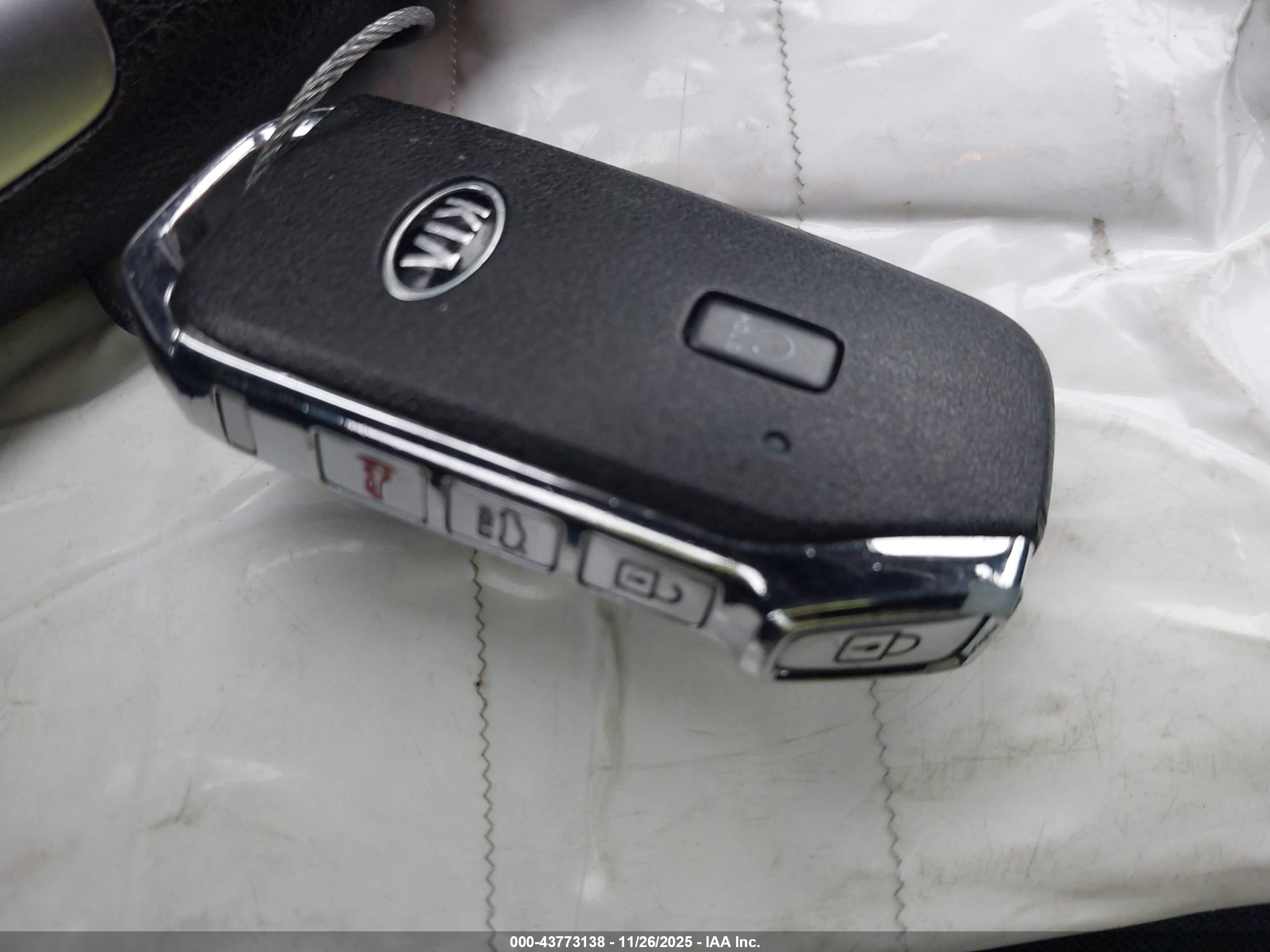 KIA K5 image 11