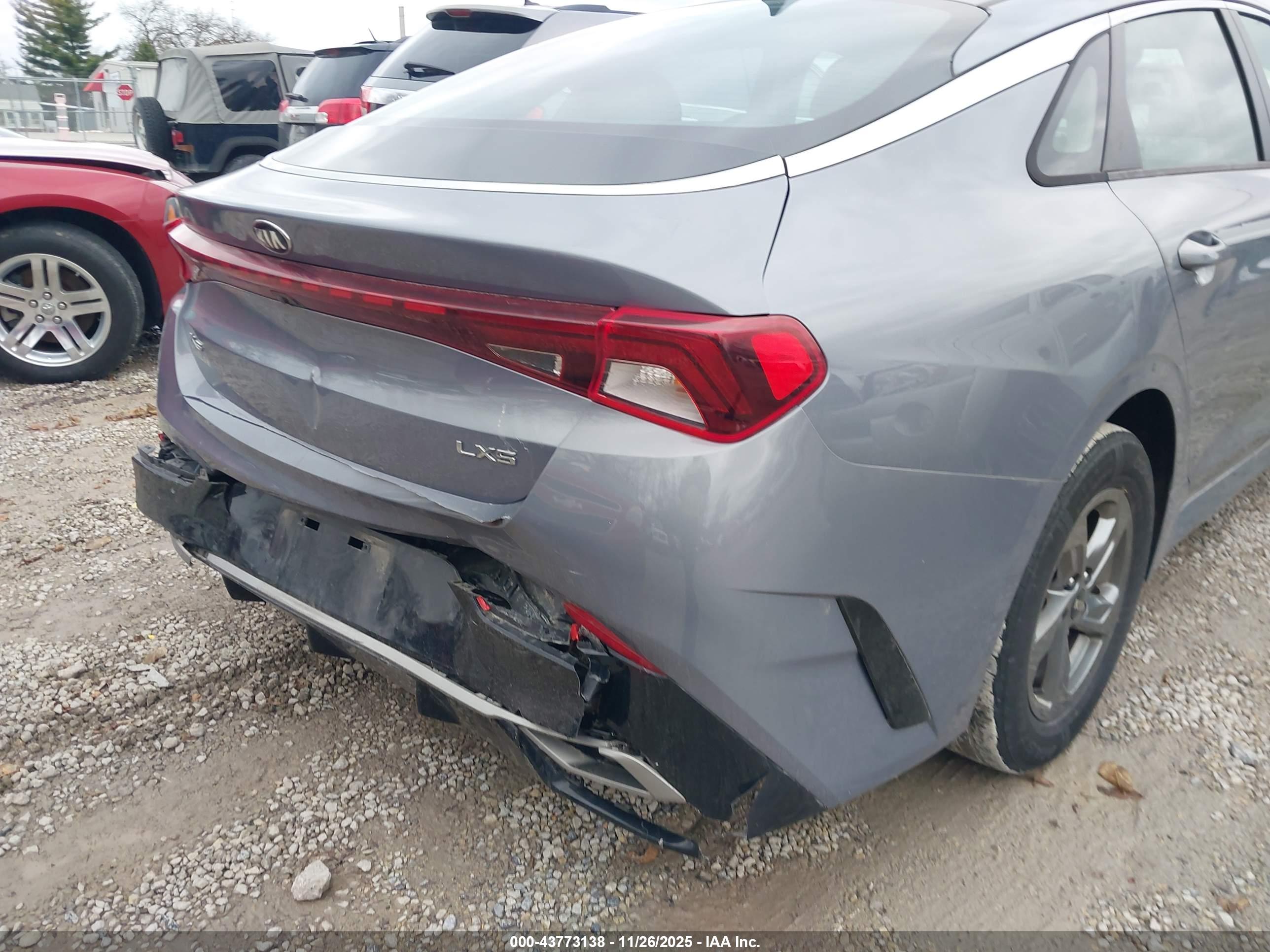 KIA K5 image 6
