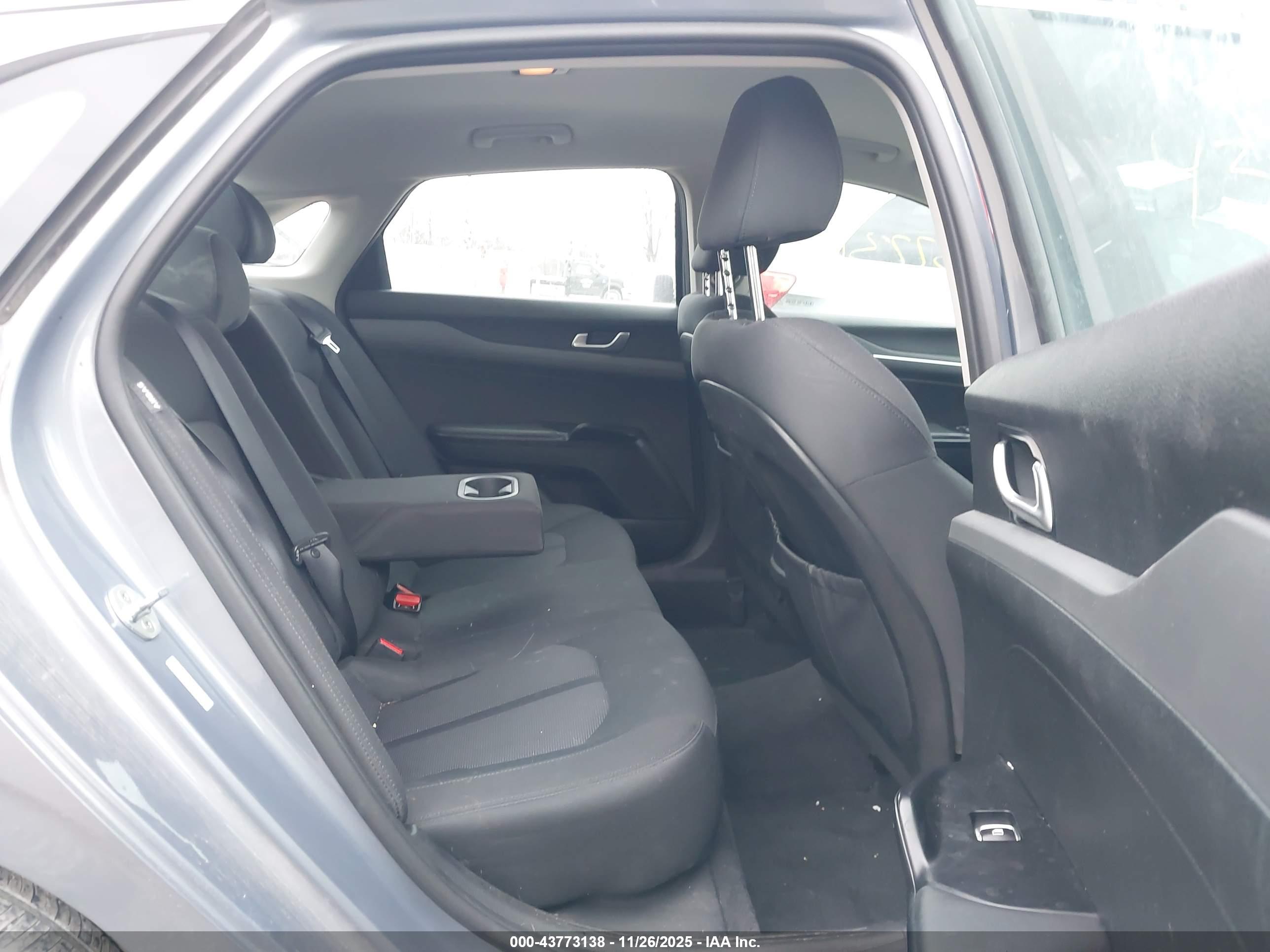 KIA K5 image 8
