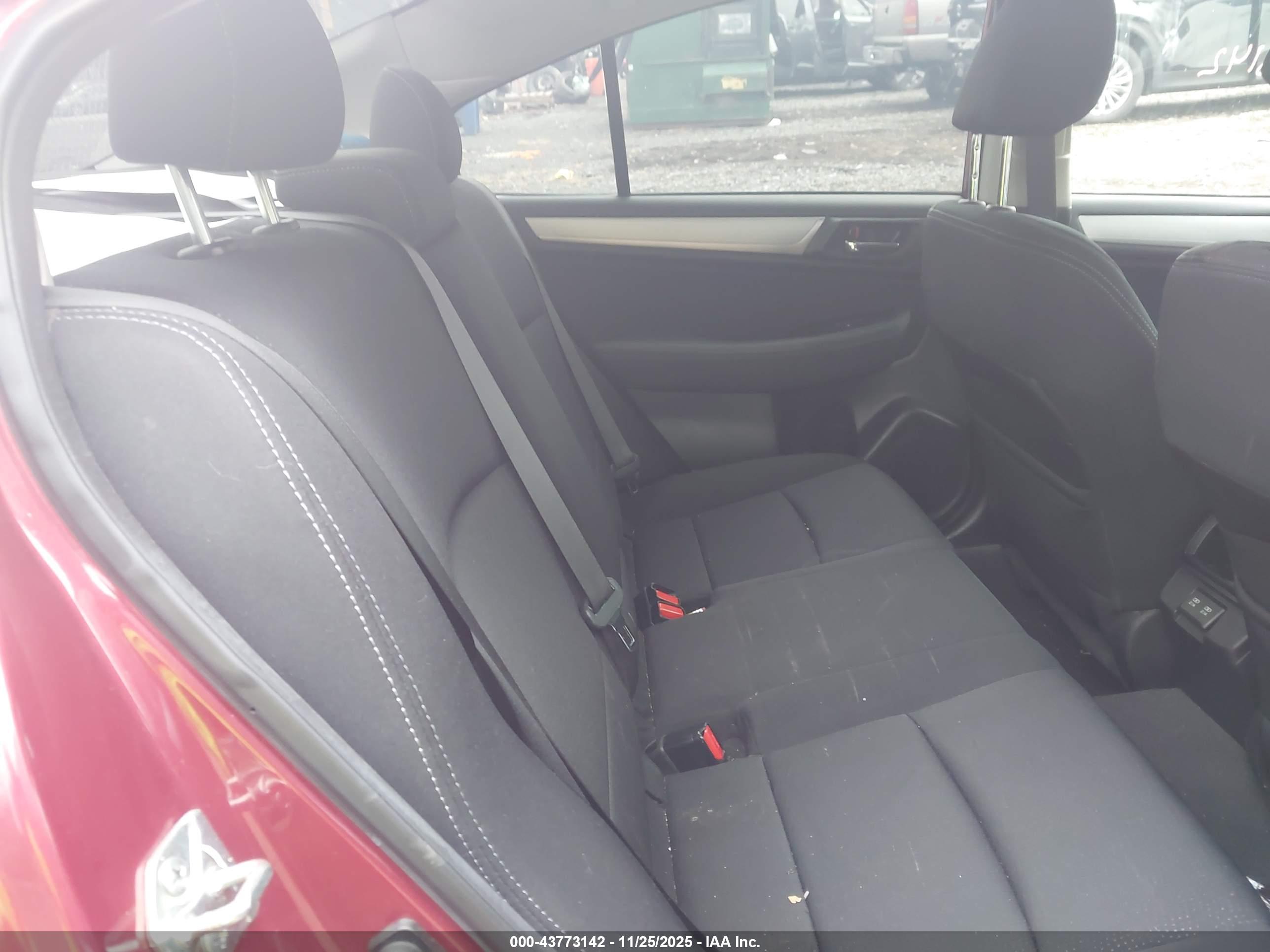 SUBARU LEGACY image 8