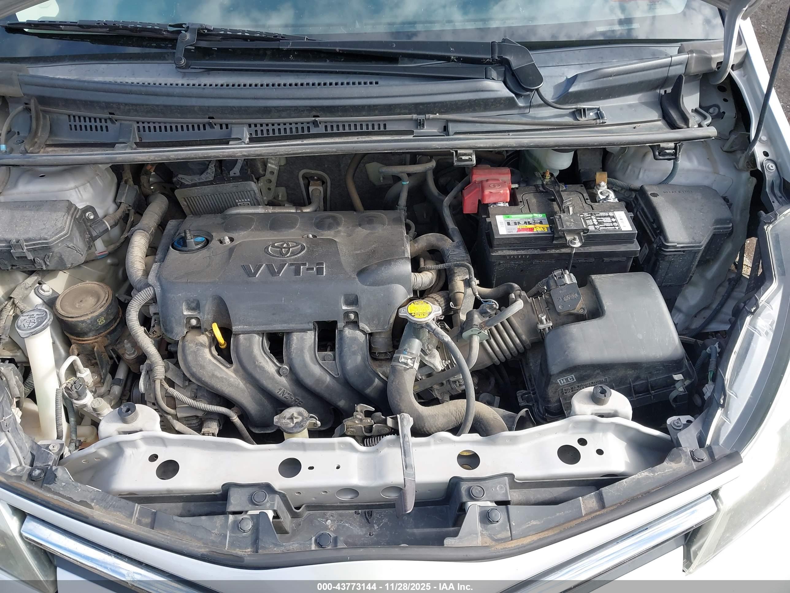 TOYOTA YARIS image 10