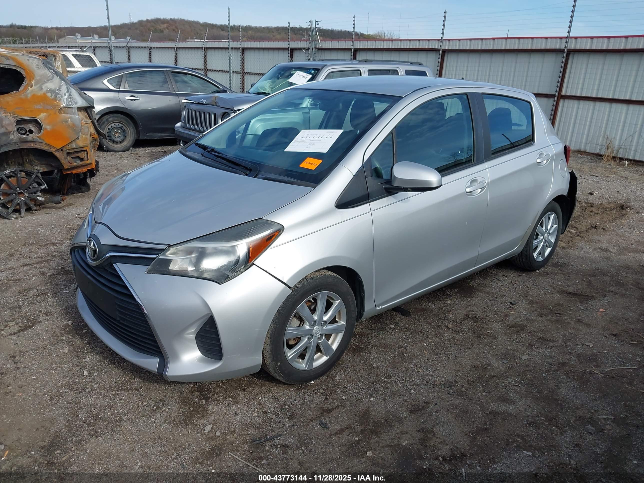 TOYOTA YARIS image 2