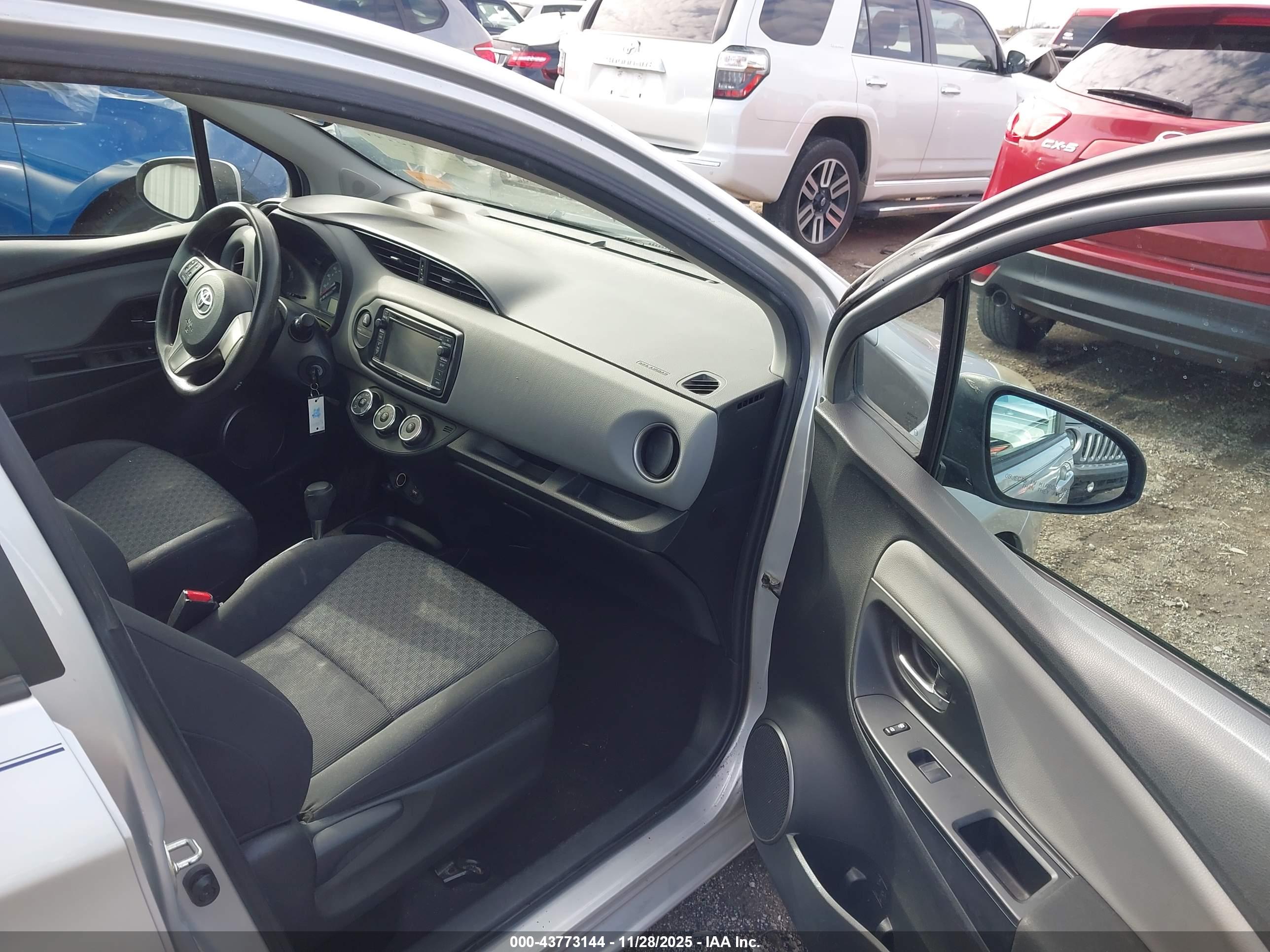 TOYOTA YARIS image 5