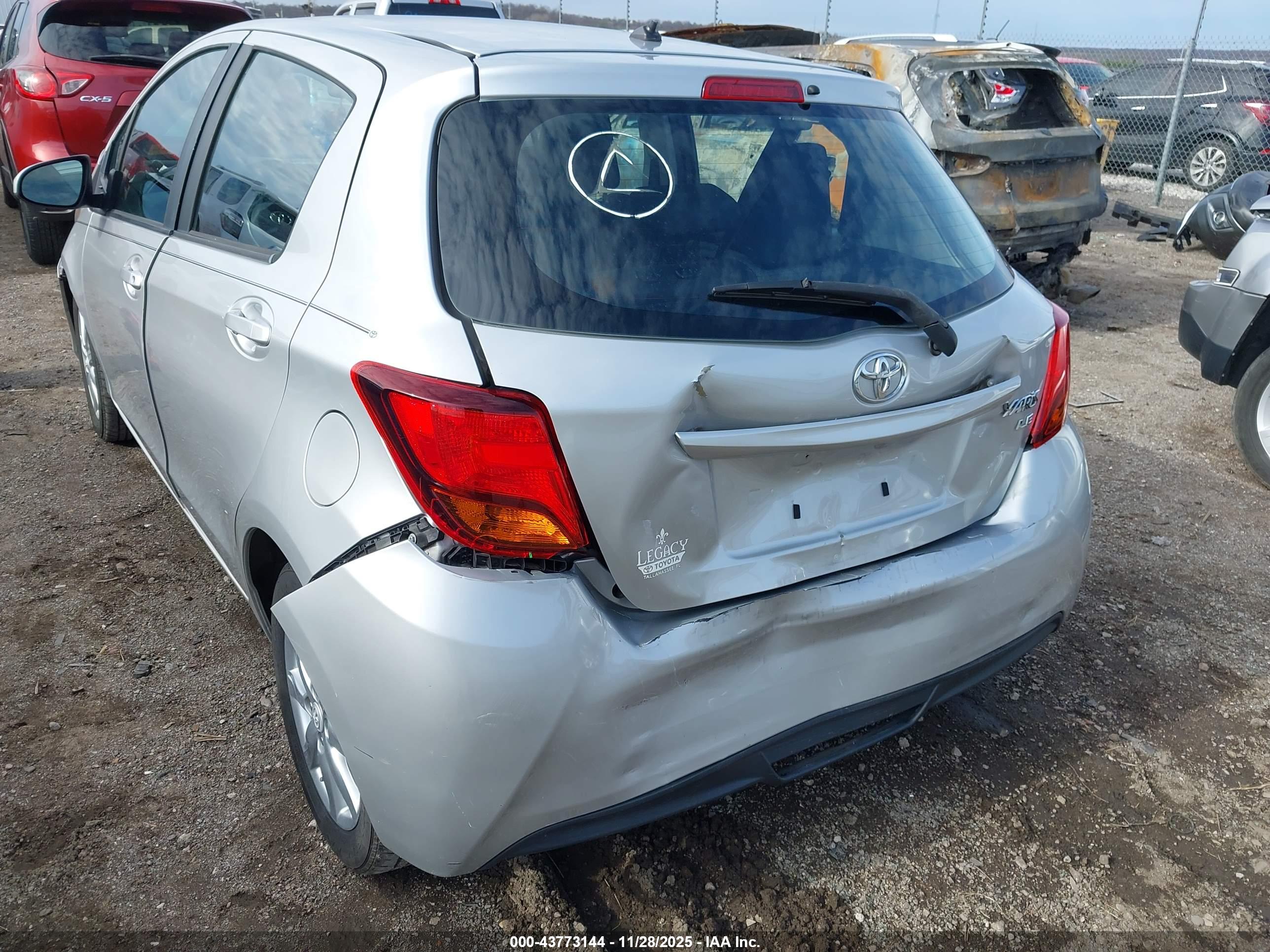 TOYOTA YARIS image 6