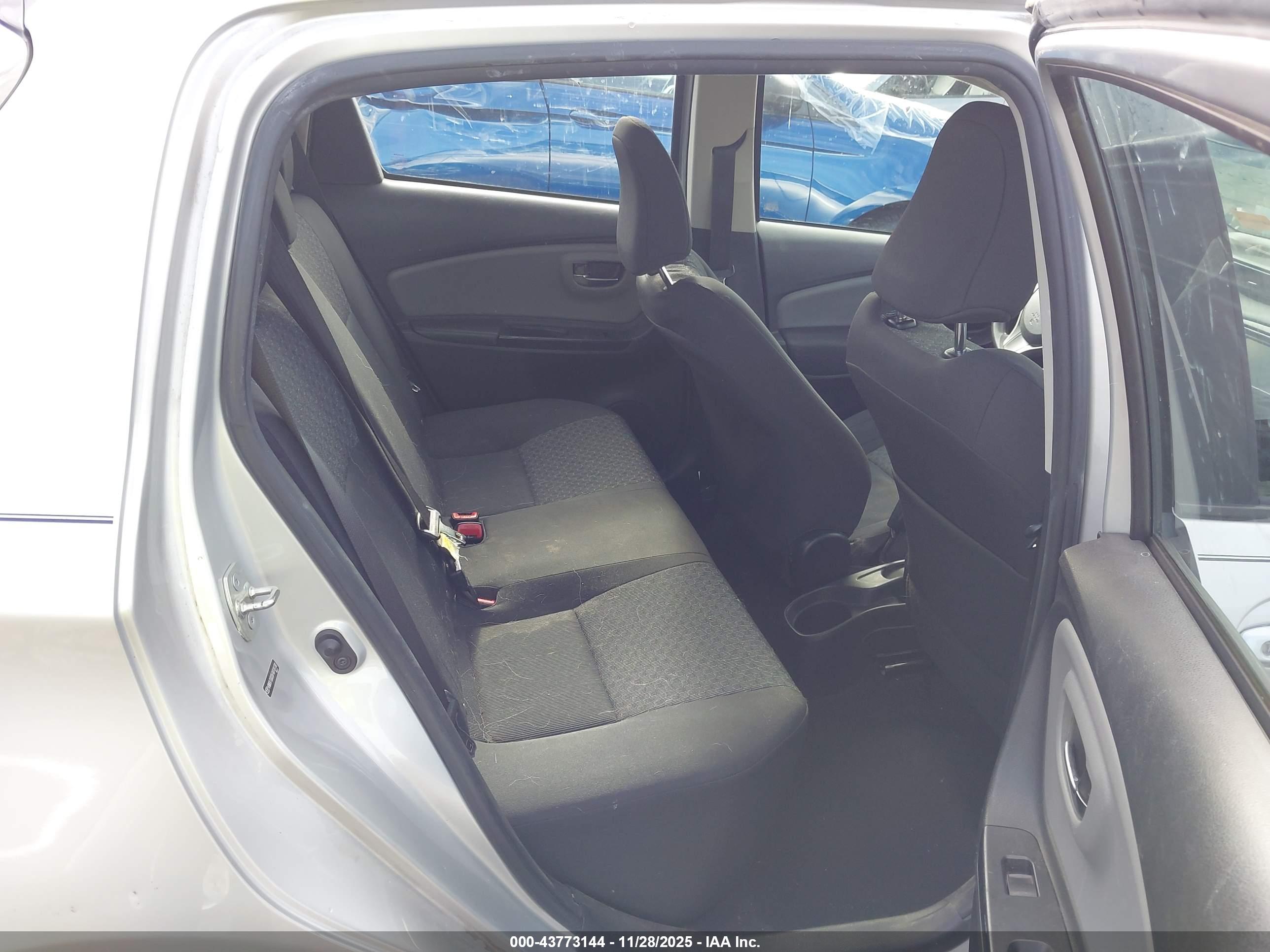 TOYOTA YARIS image 8