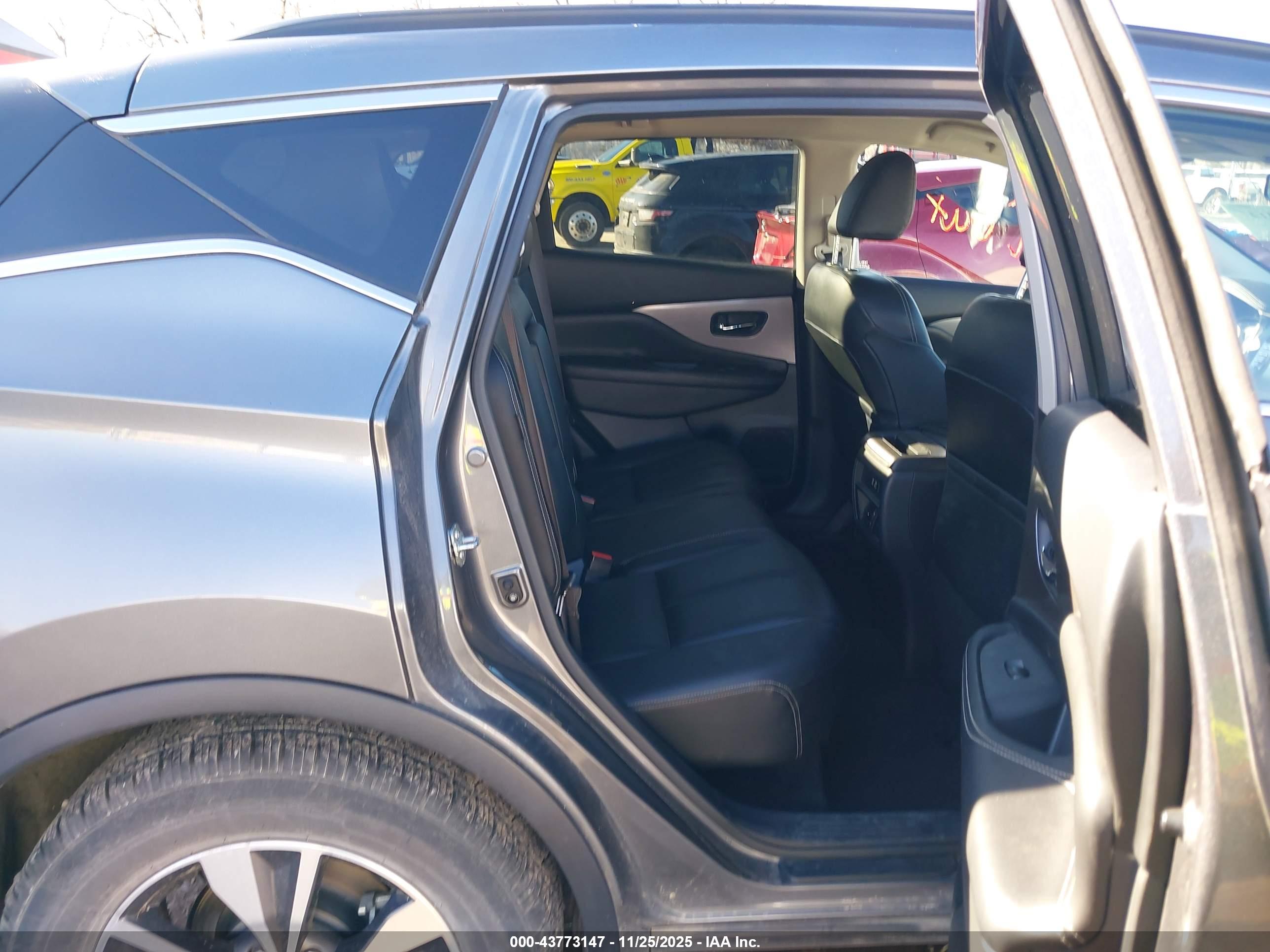NISSAN MURANO image 8