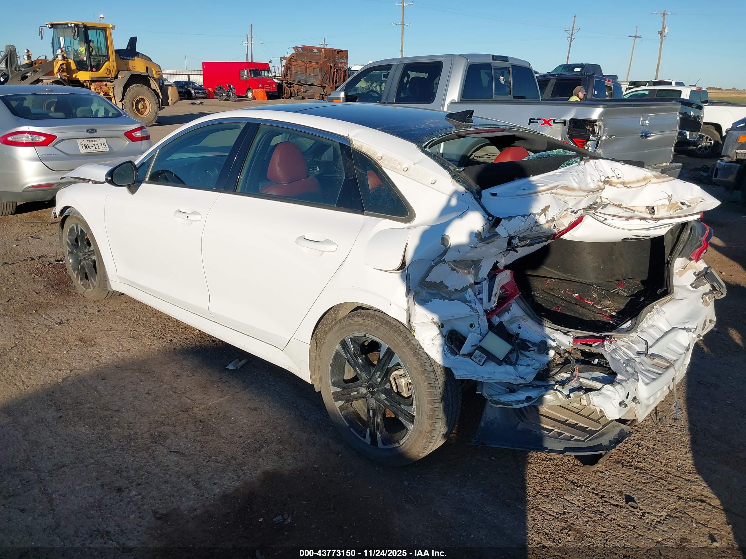 KIA K5 image 3