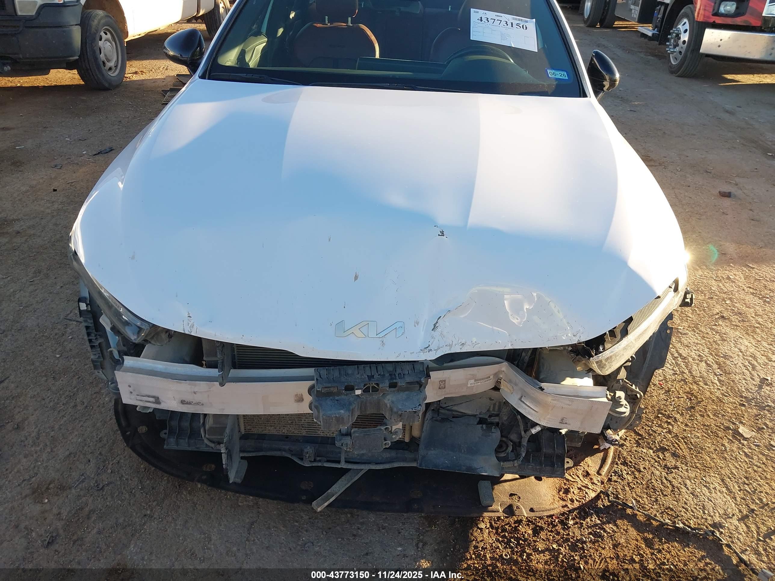 KIA K5 image 6