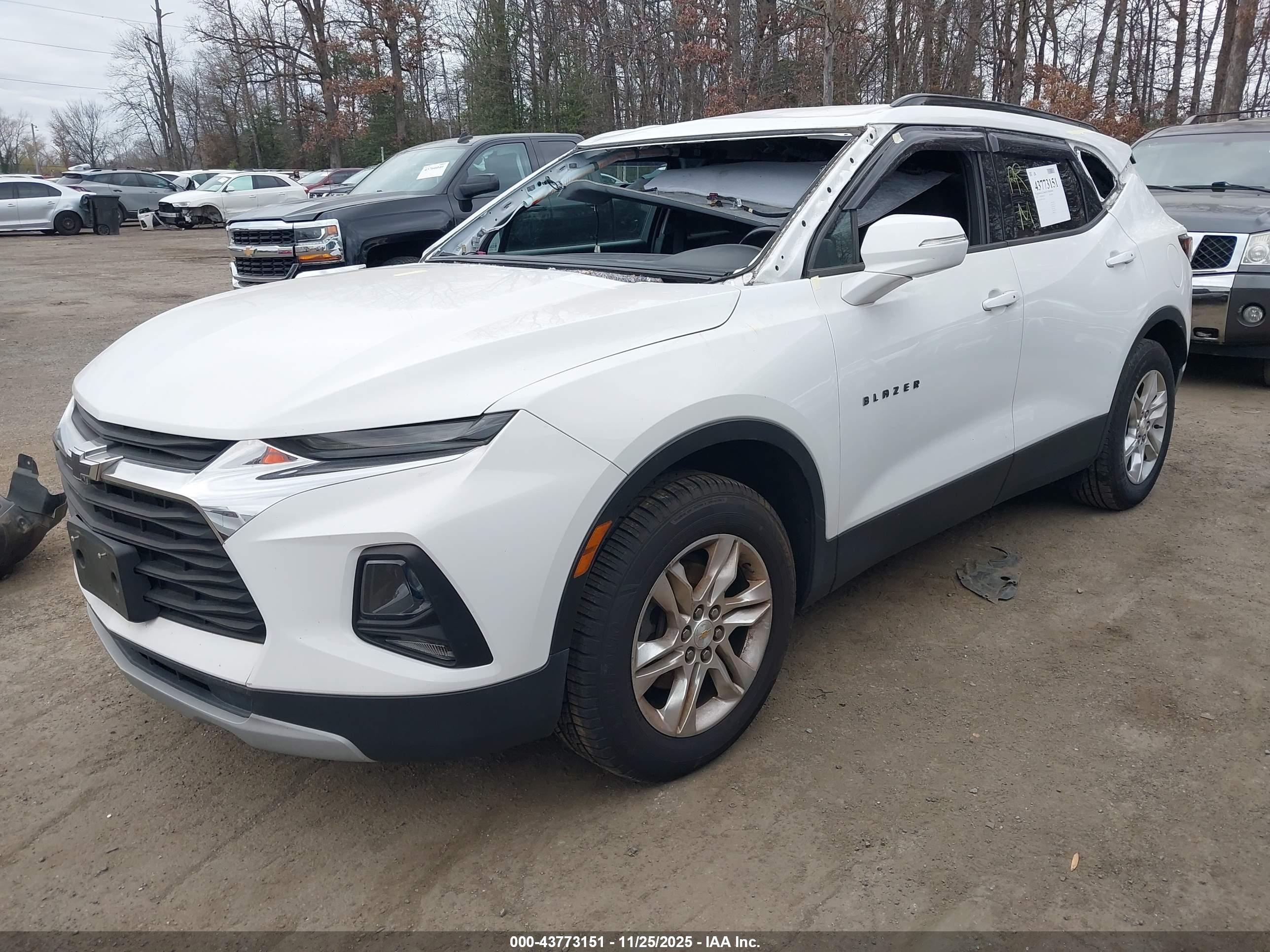 CHEVROLET BLAZER image 2