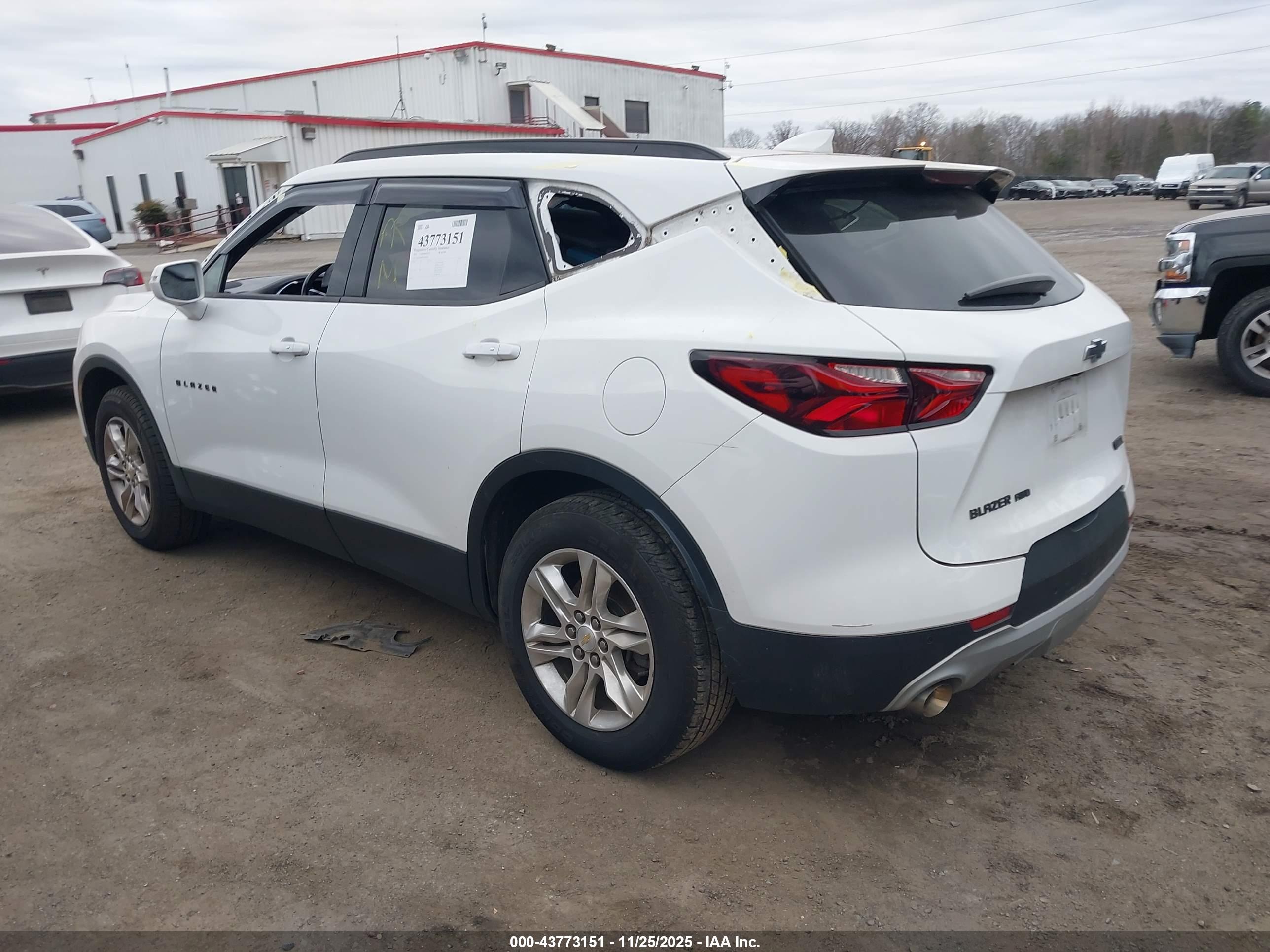 CHEVROLET BLAZER image 3