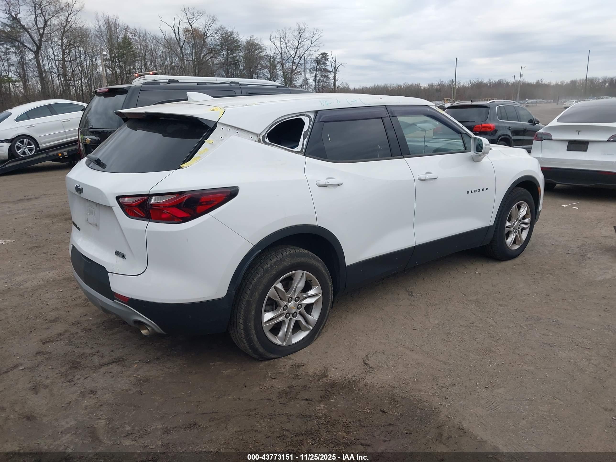 CHEVROLET BLAZER image 4