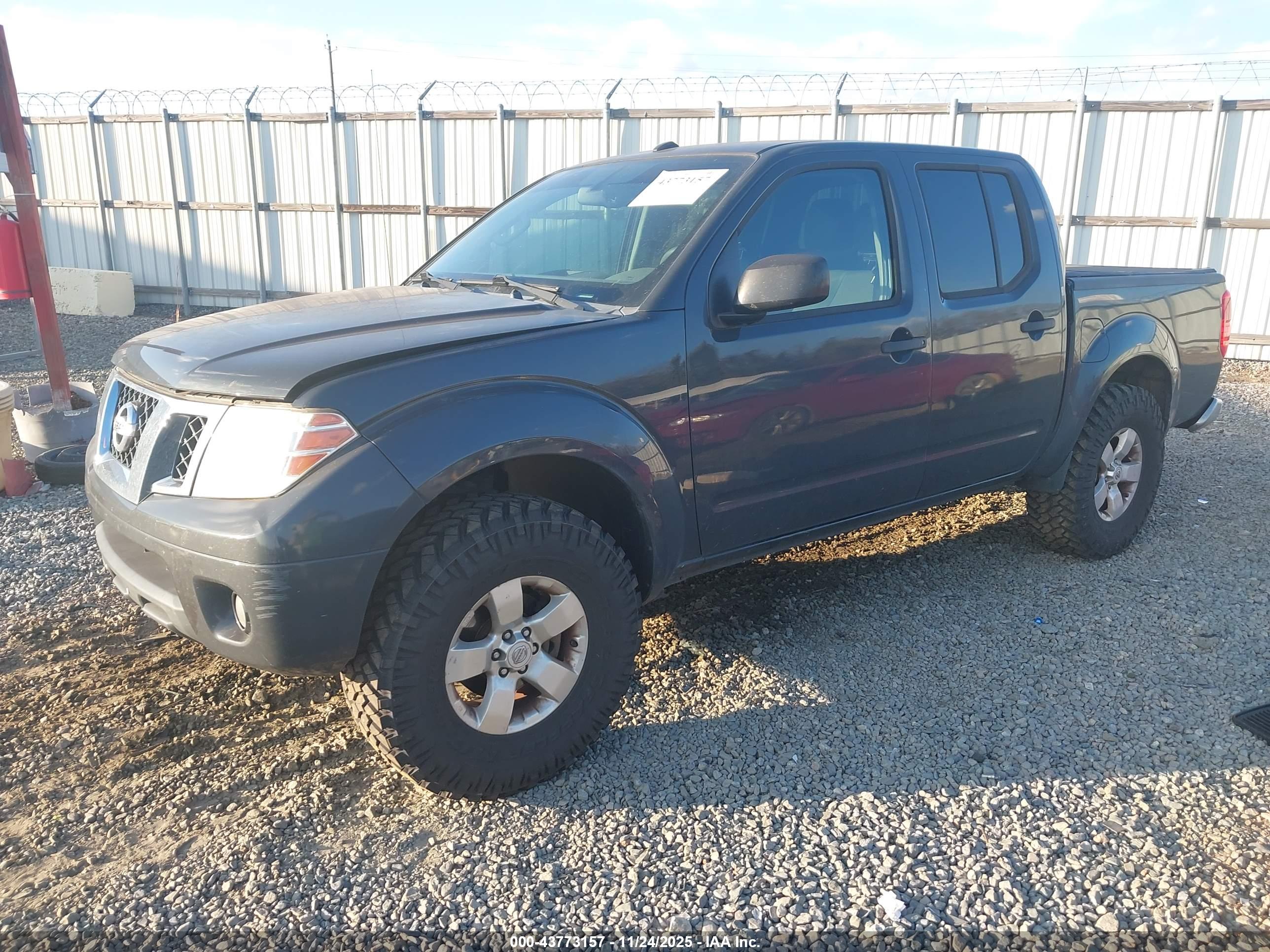 NISSAN FRONTIER image 2
