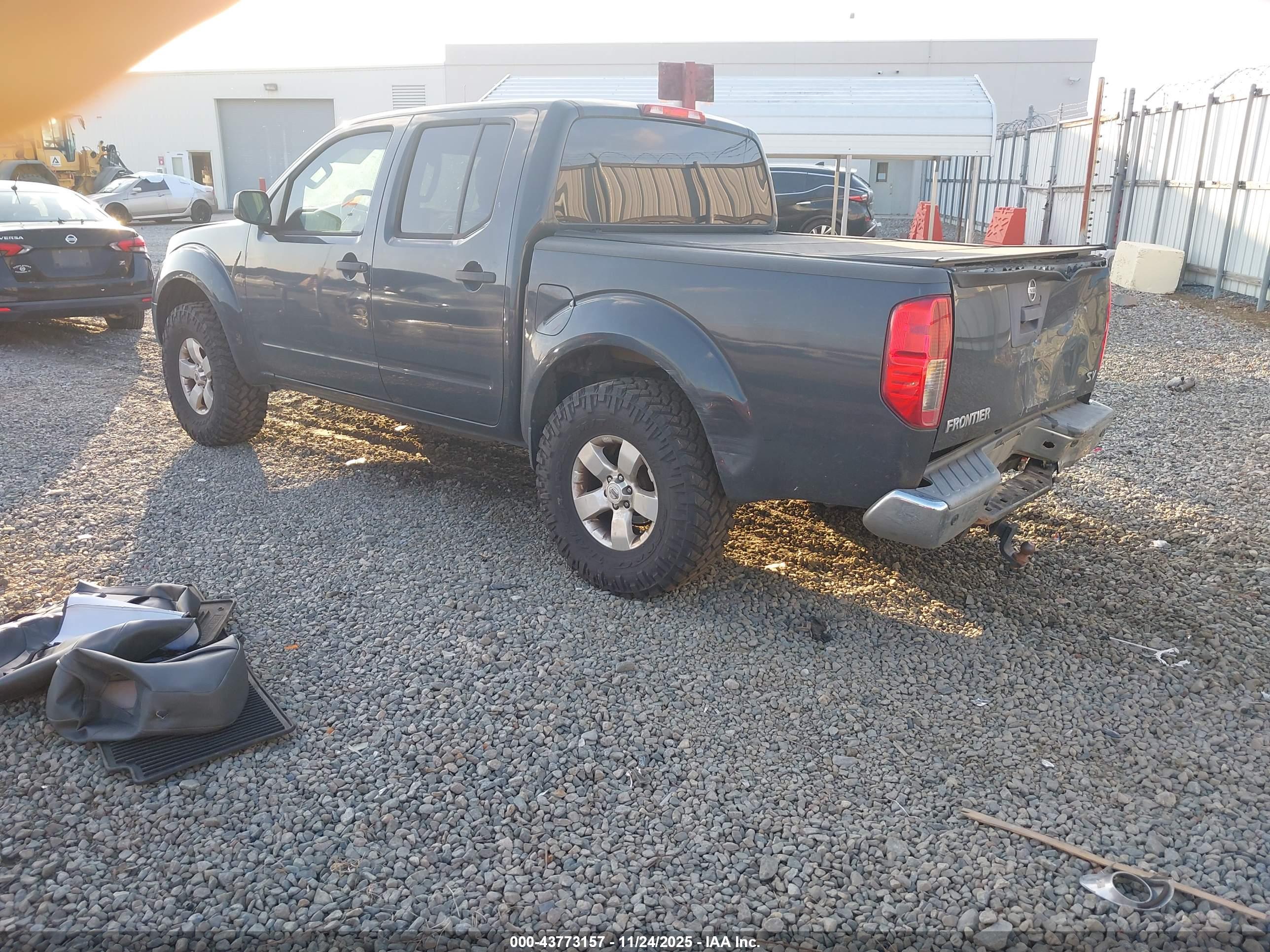 NISSAN FRONTIER image 3
