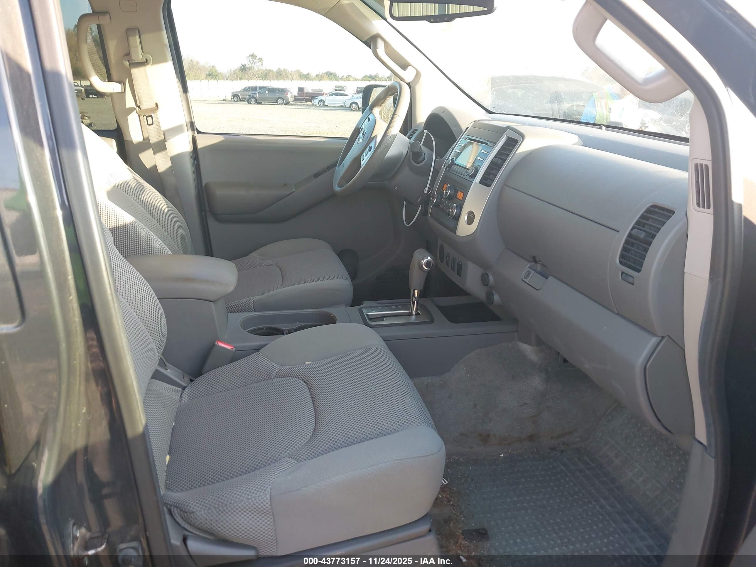 NISSAN FRONTIER image 5