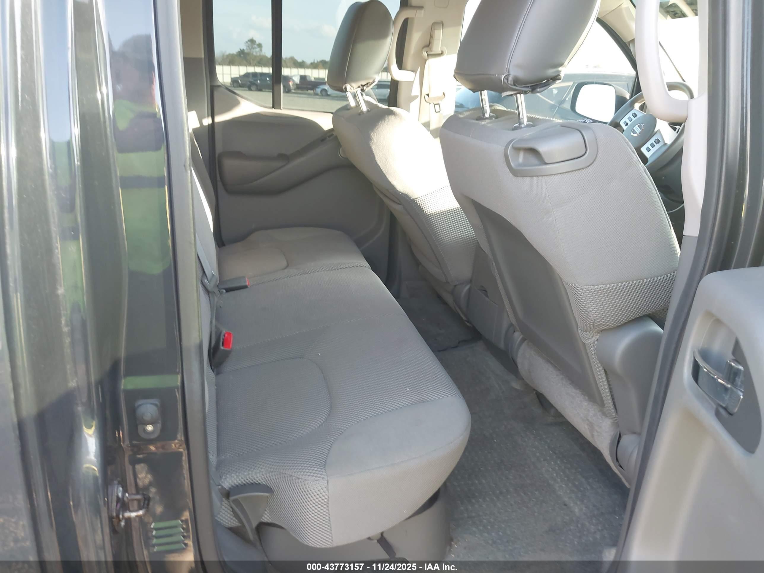 NISSAN FRONTIER image 8