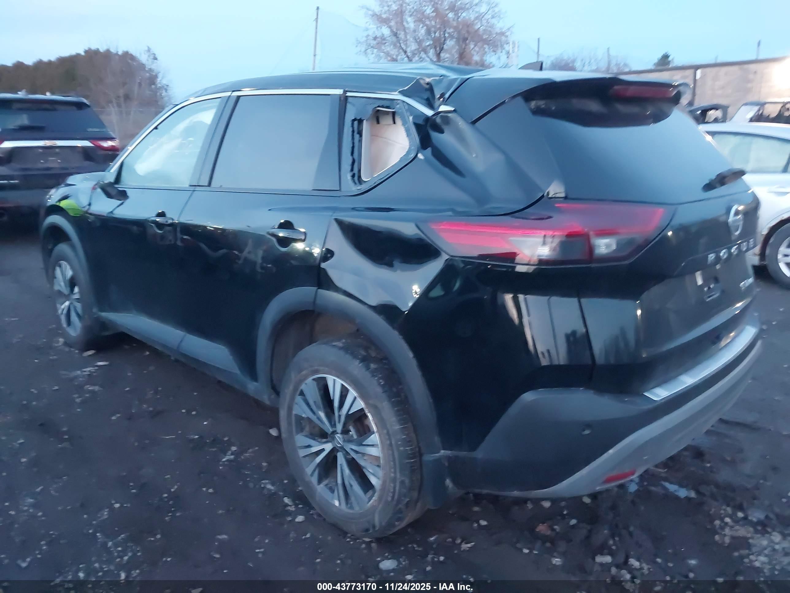 NISSAN ROGUE image 3