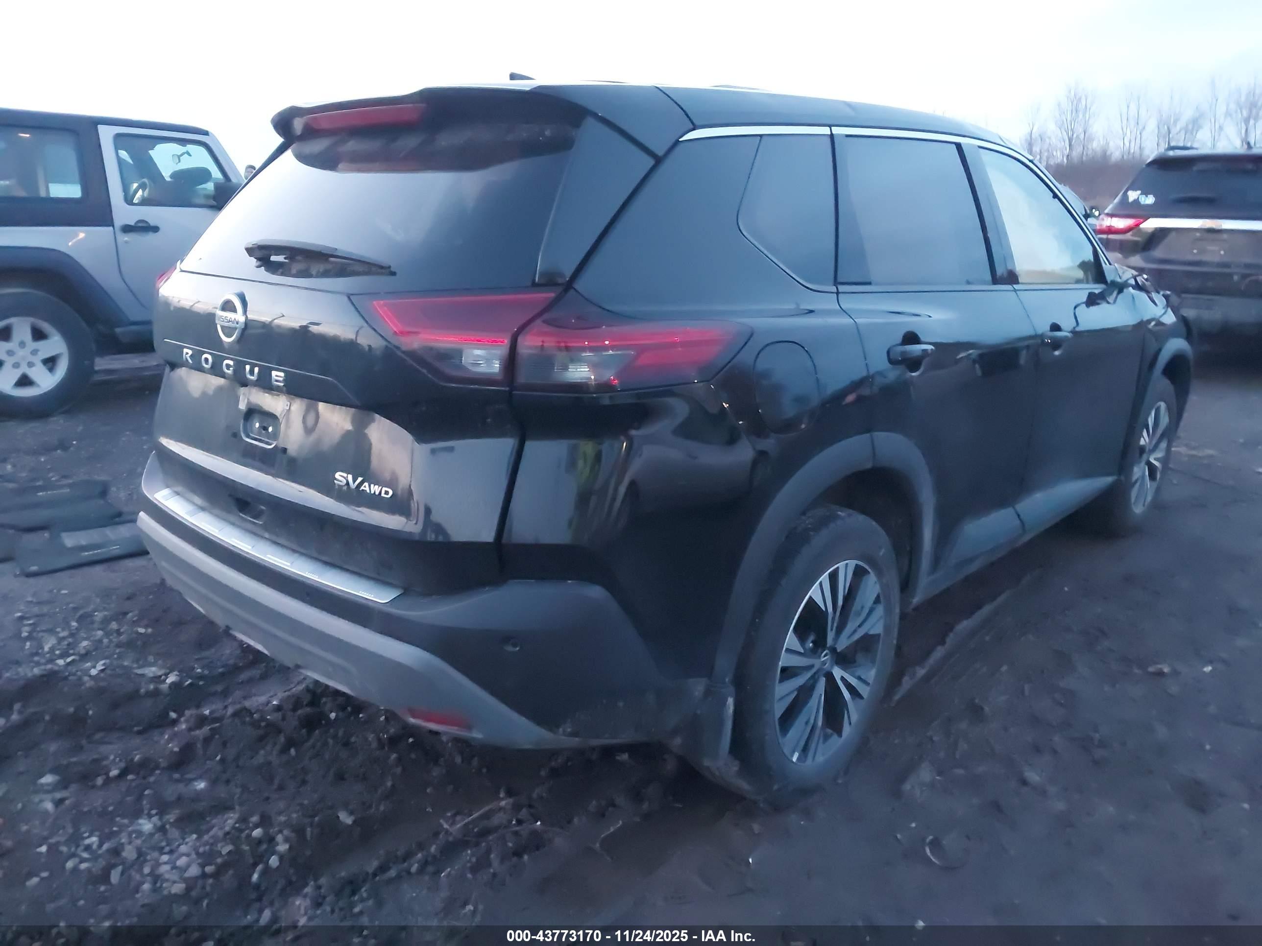 NISSAN ROGUE image 4