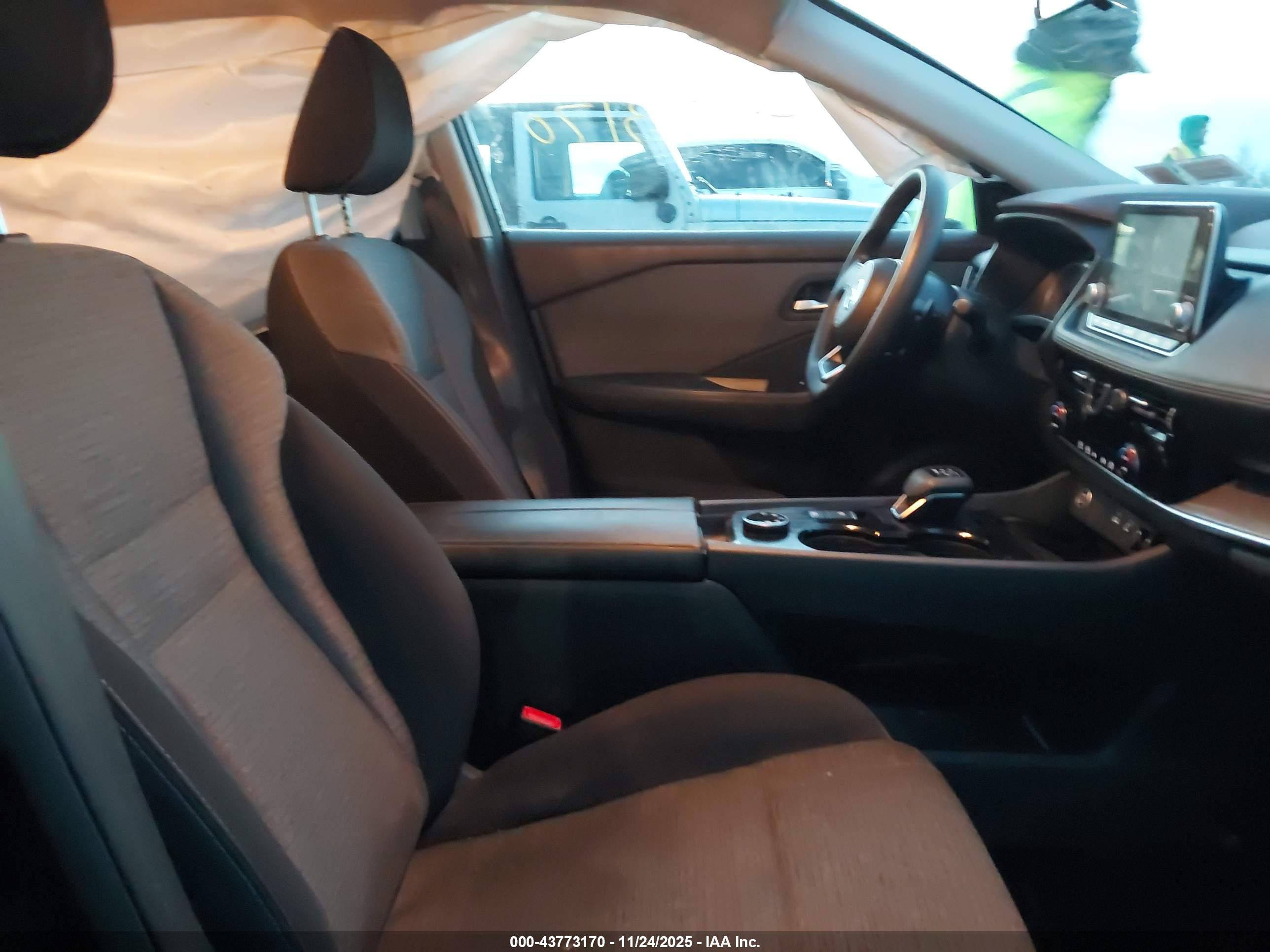 NISSAN ROGUE image 5