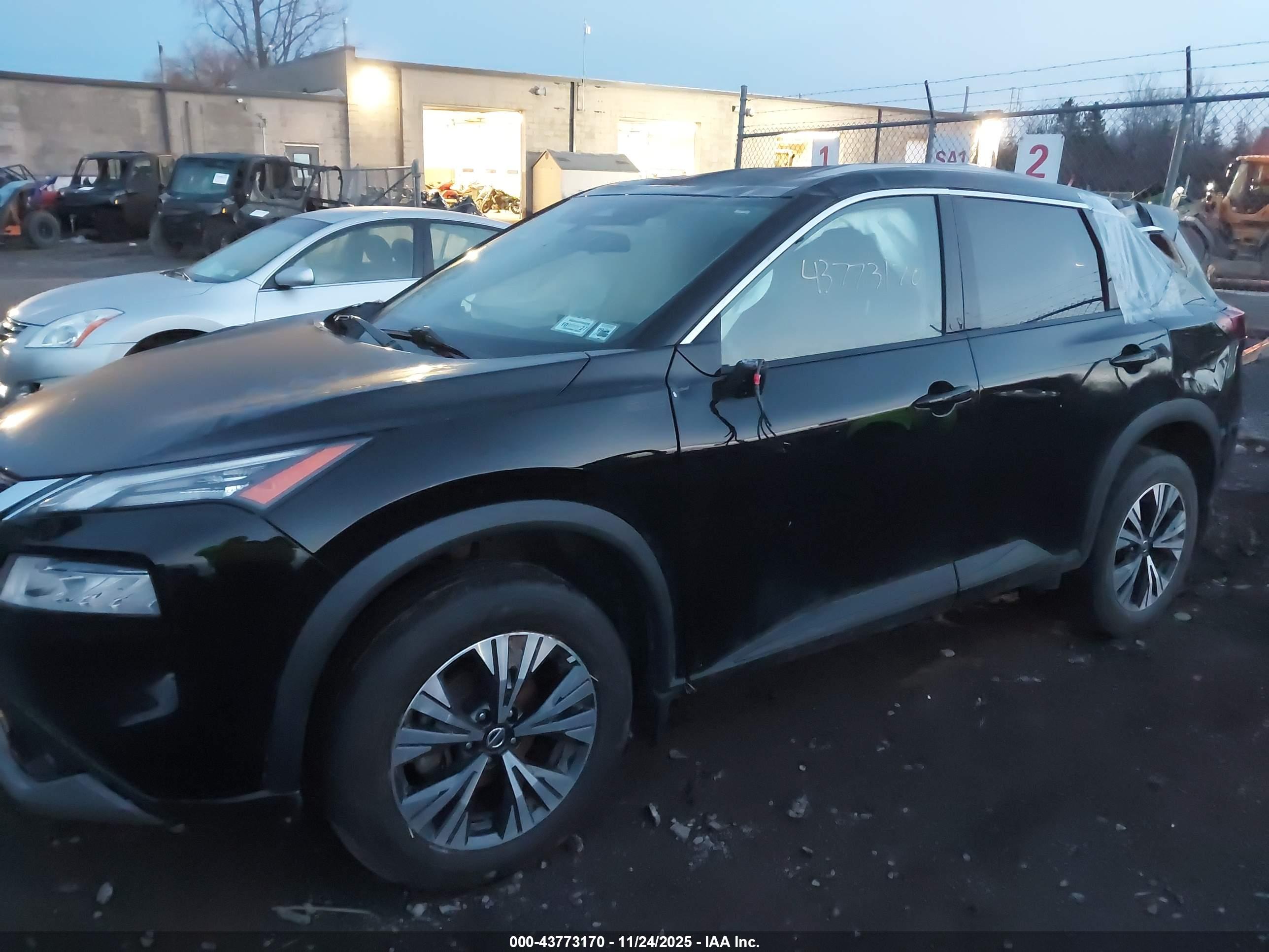 NISSAN ROGUE image 6