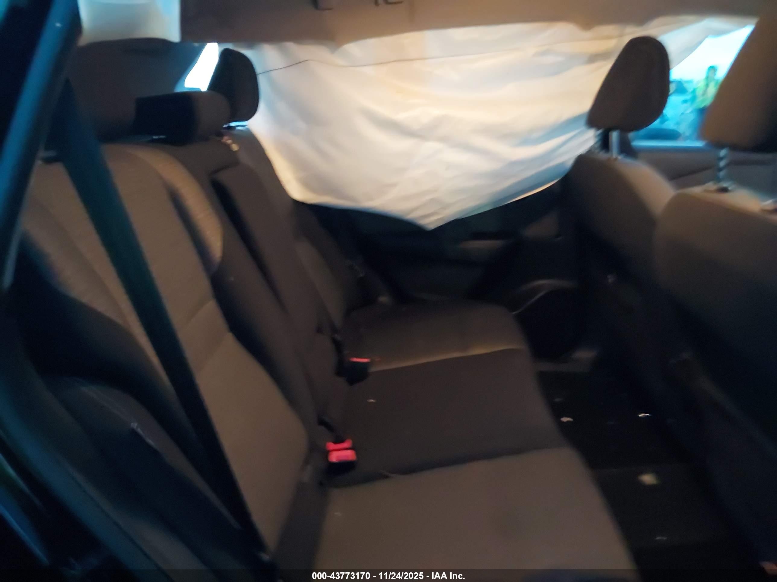 NISSAN ROGUE image 8