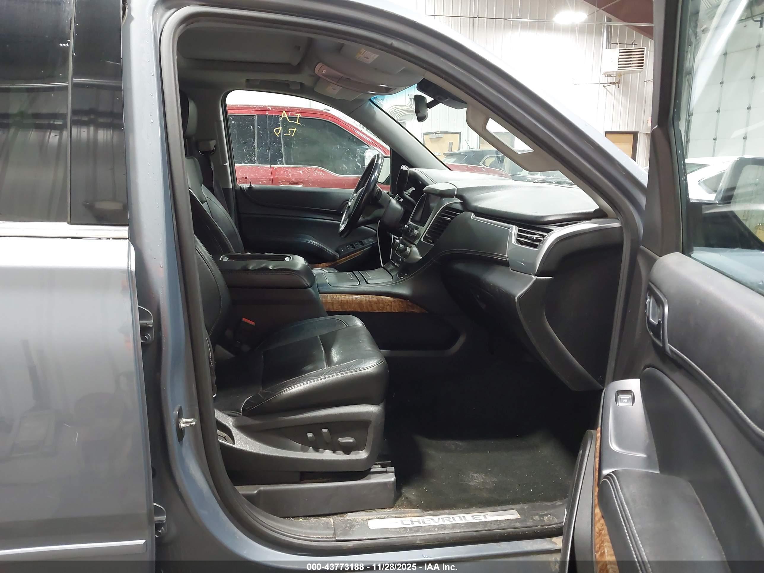 CHEVROLET TAHOE image 5