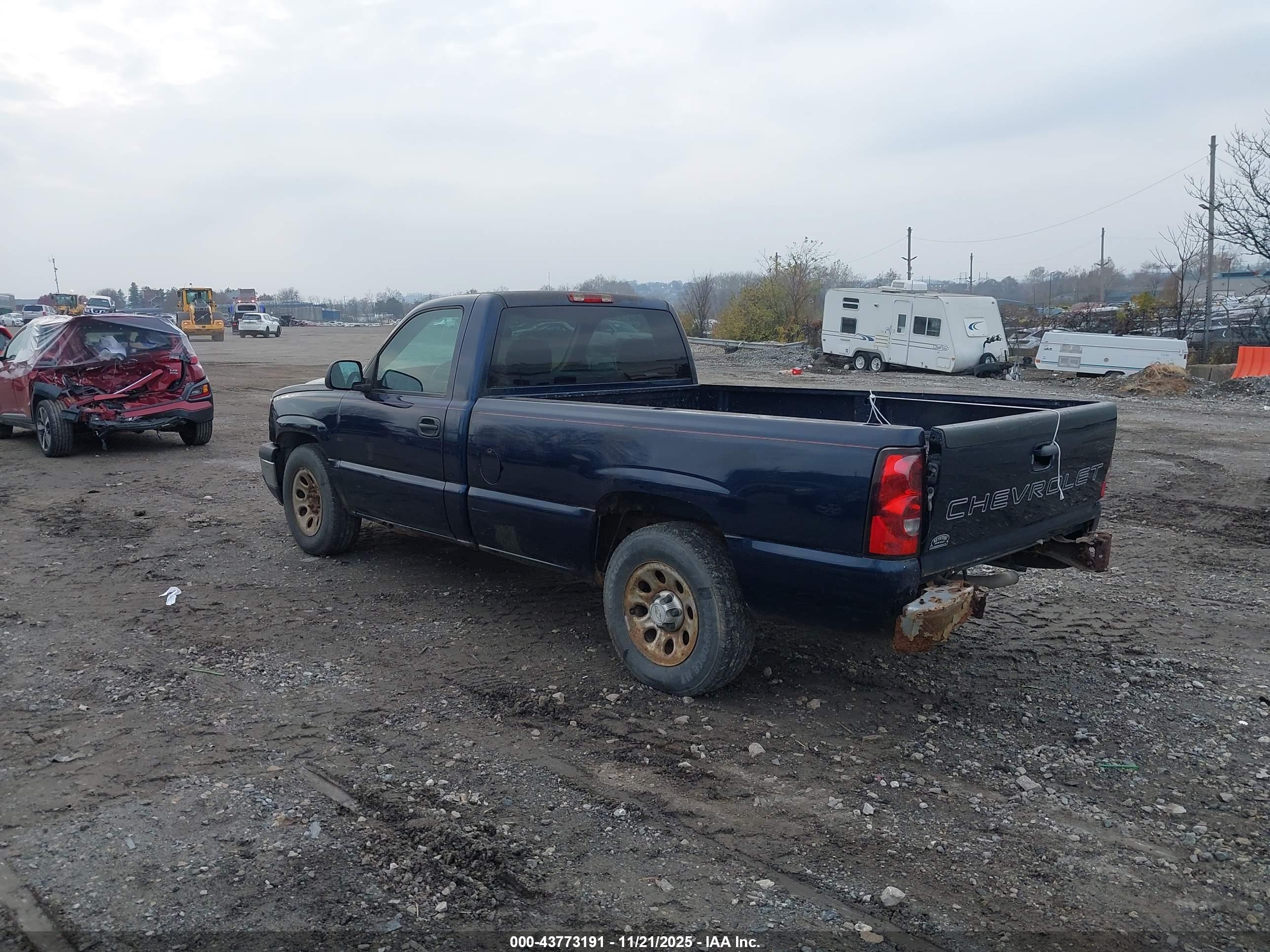 CHEVROLET SILVERADO image 3
