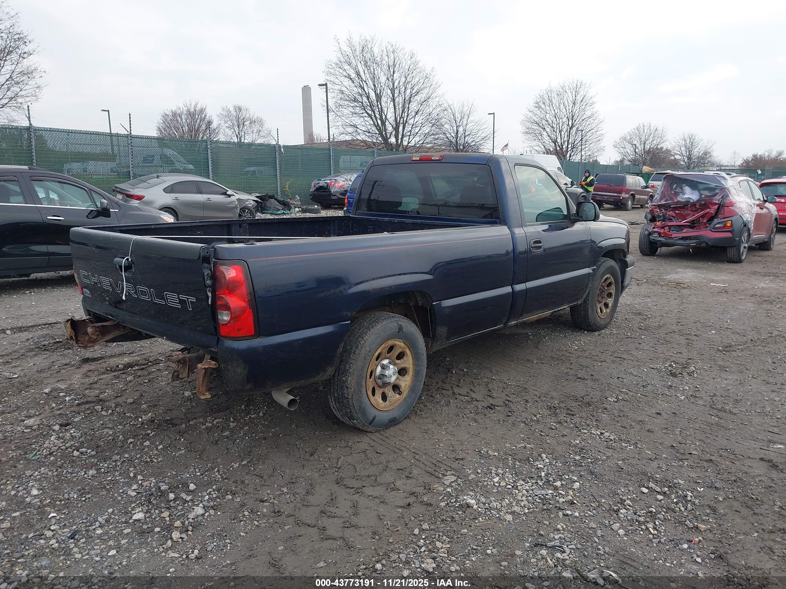 CHEVROLET SILVERADO image 4