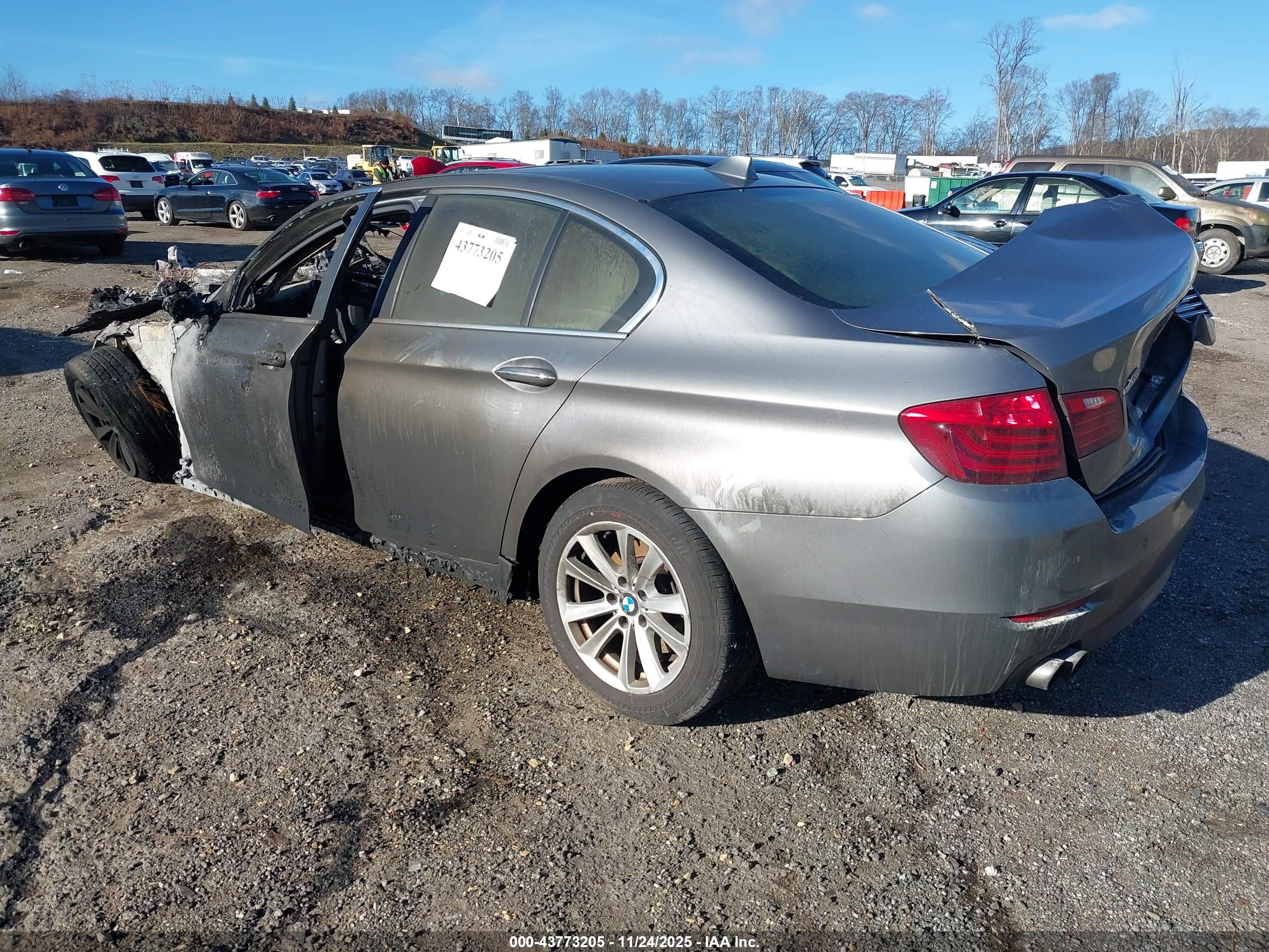 BMW 528I image 3