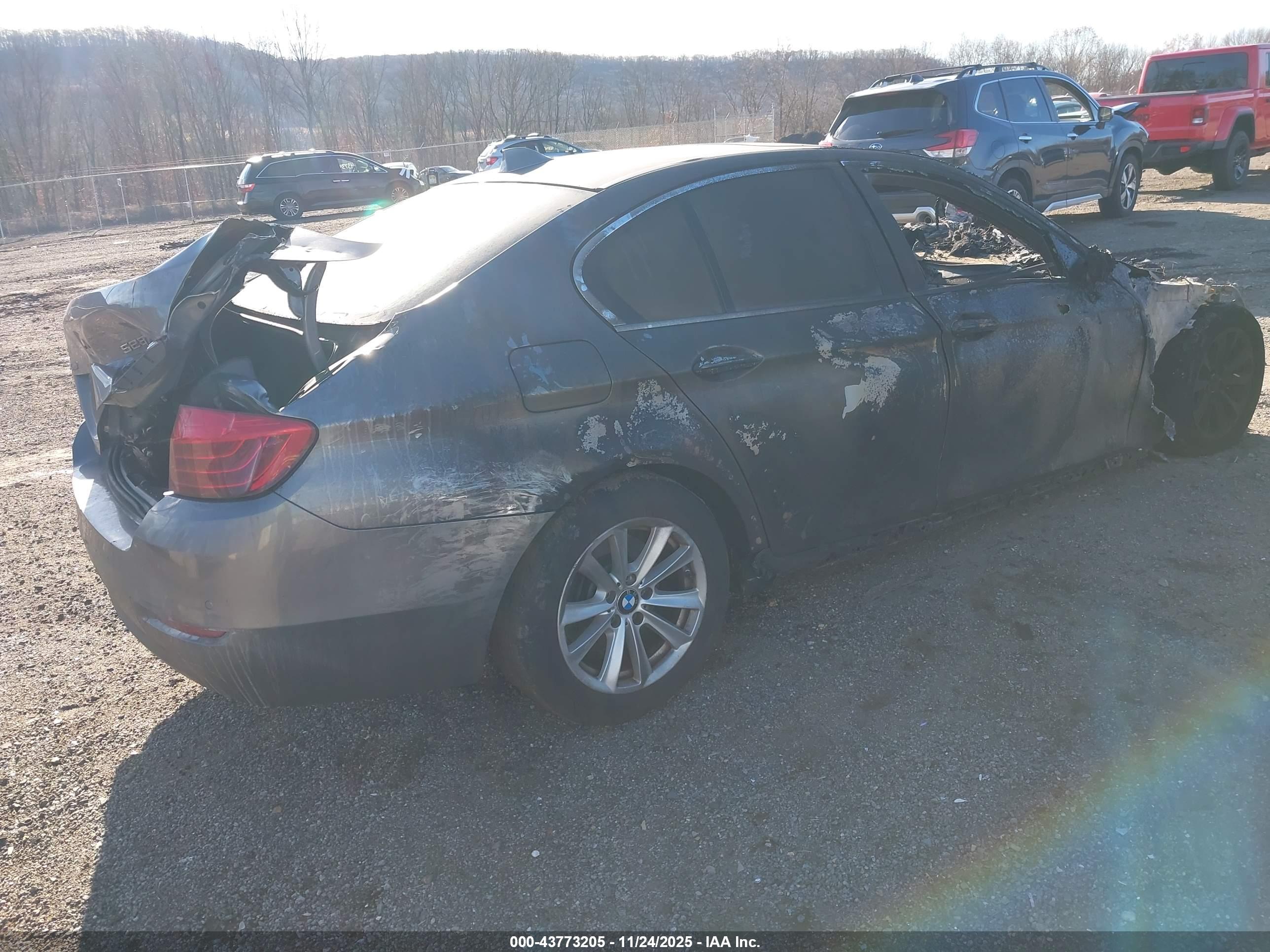BMW 528I image 4
