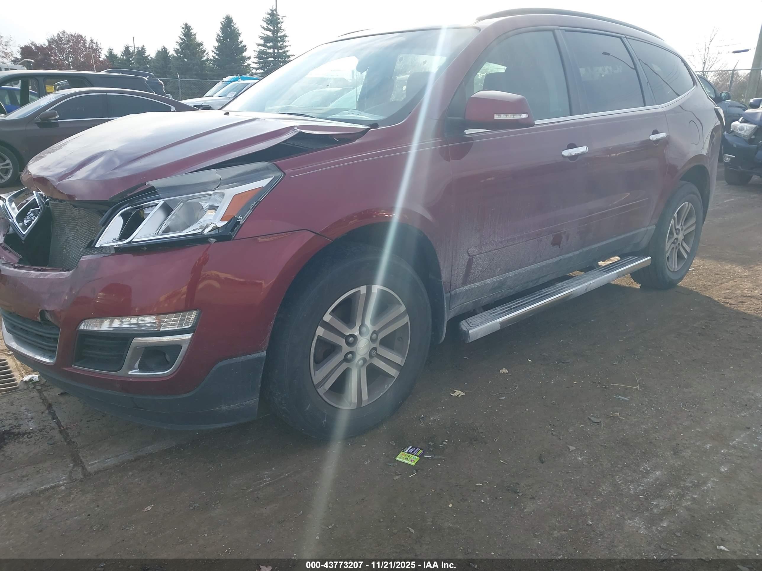 CHEVROLET TRAVERSE image 2