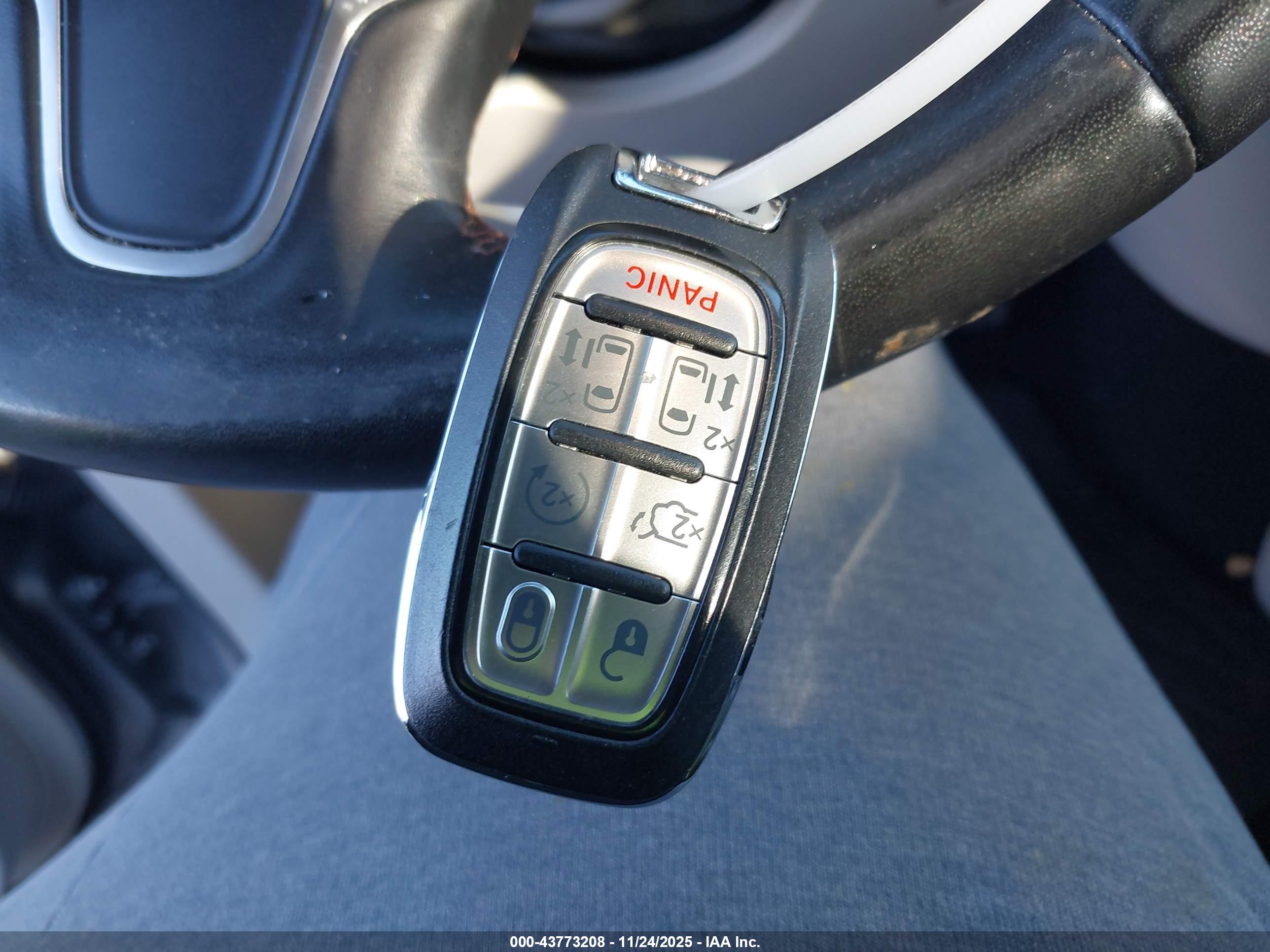CHRYSLER PACIFICA image 11