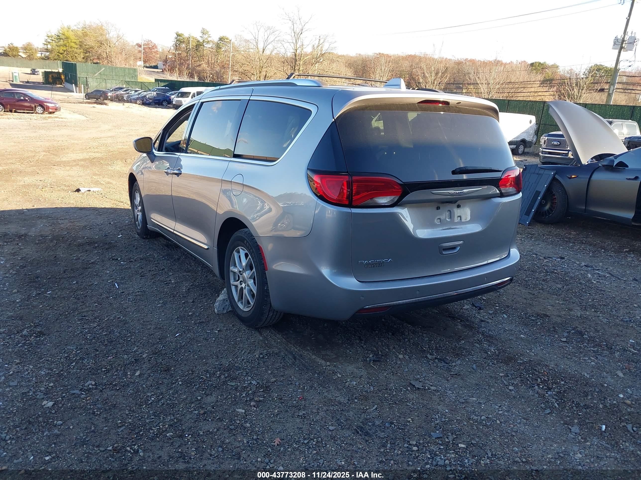 CHRYSLER PACIFICA image 3