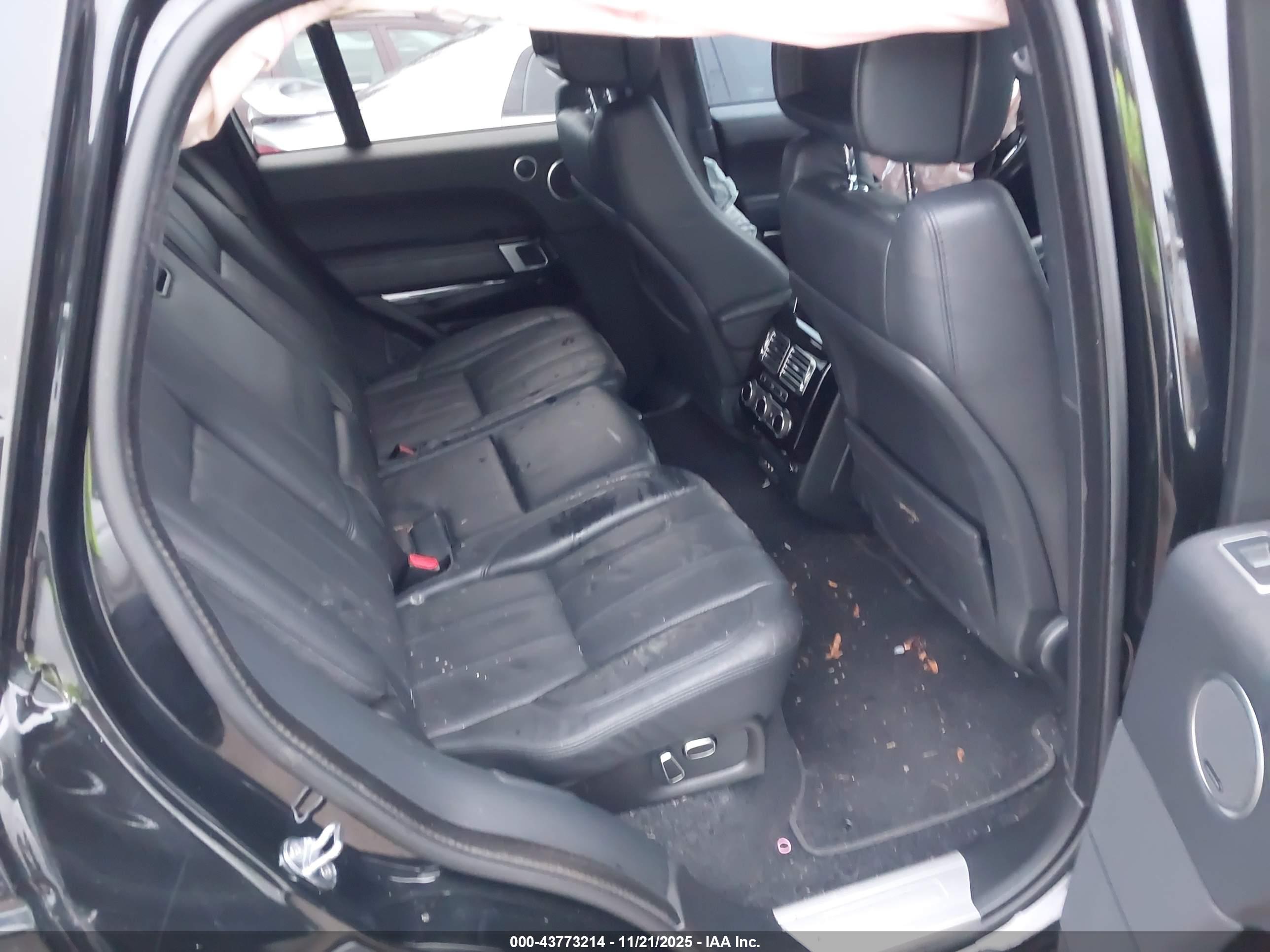 LAND ROVER image 8