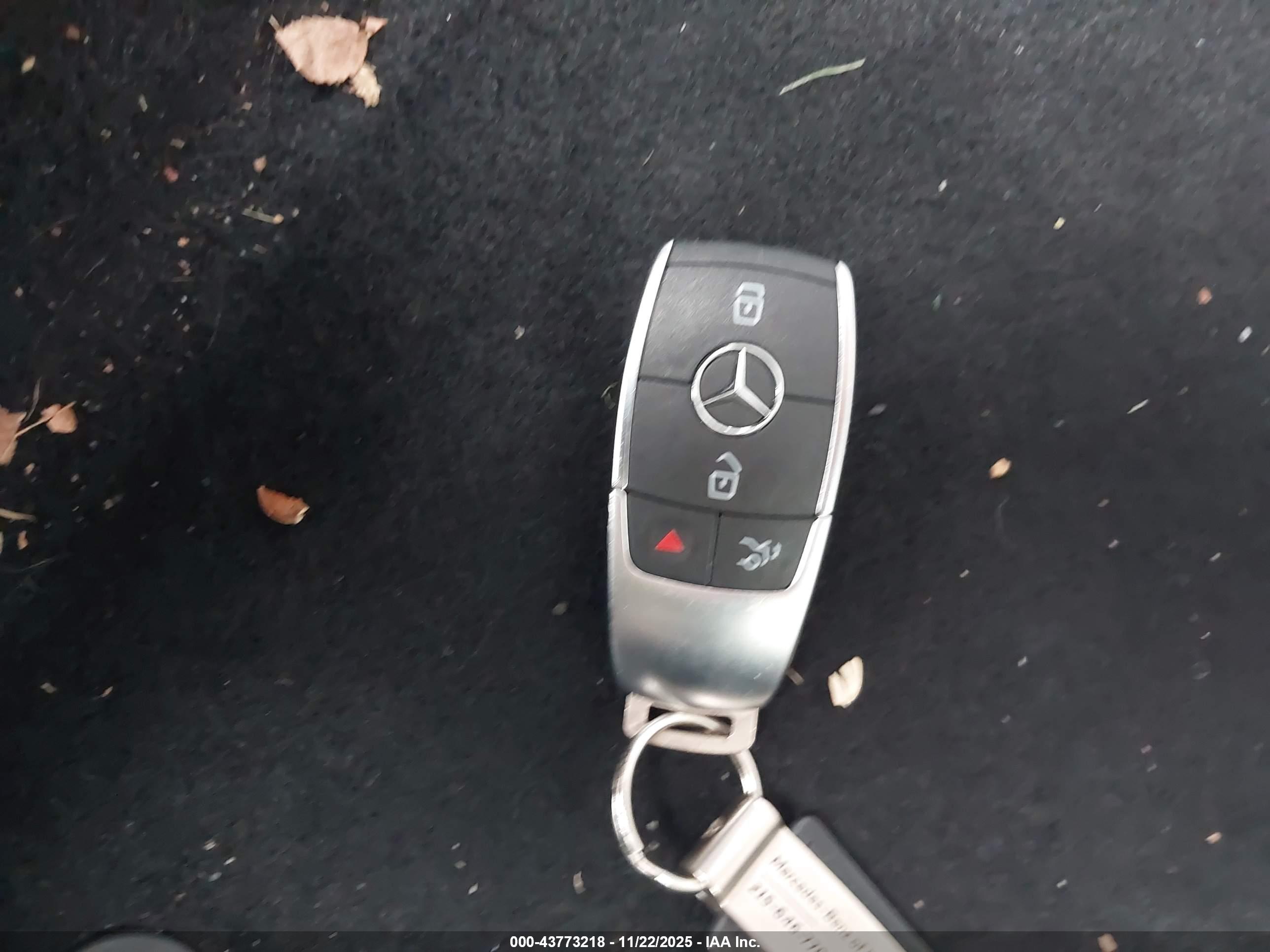 MERCEDES-BENZ GLA image 11
