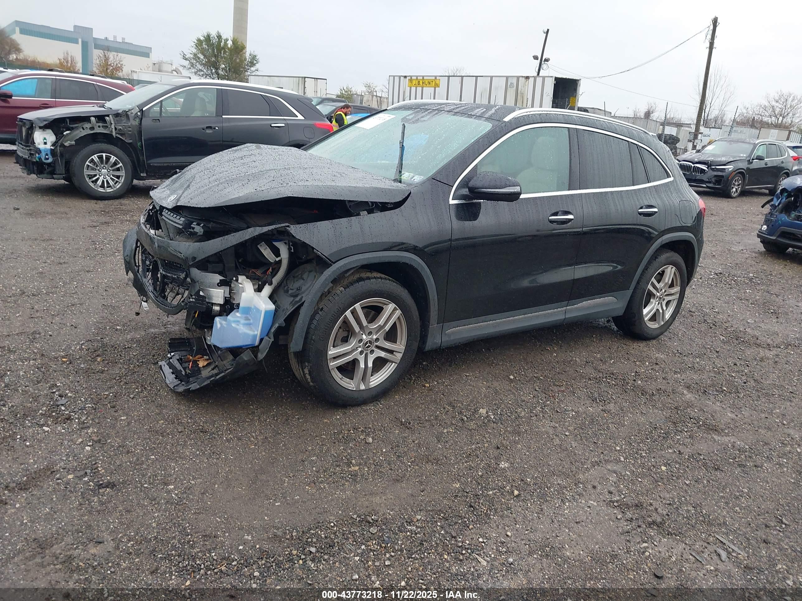 MERCEDES-BENZ GLA image 2