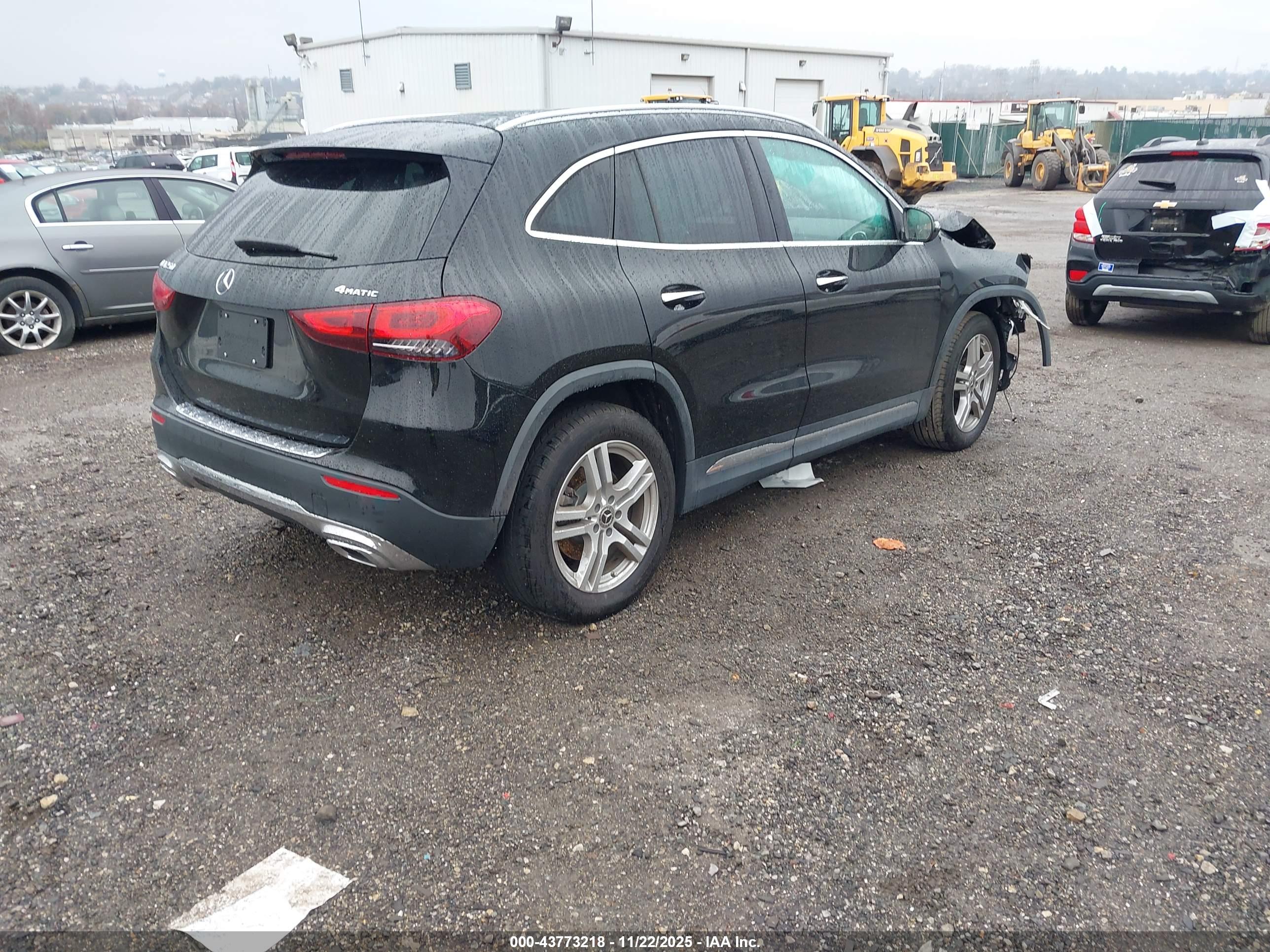 MERCEDES-BENZ GLA image 4