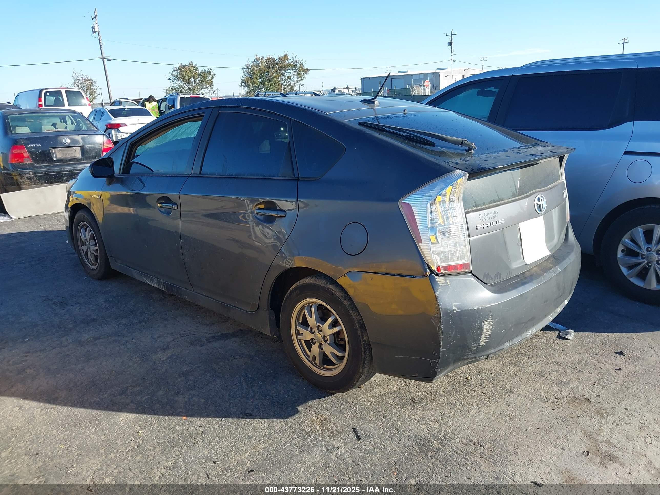 TOYOTA PRIUS image 3